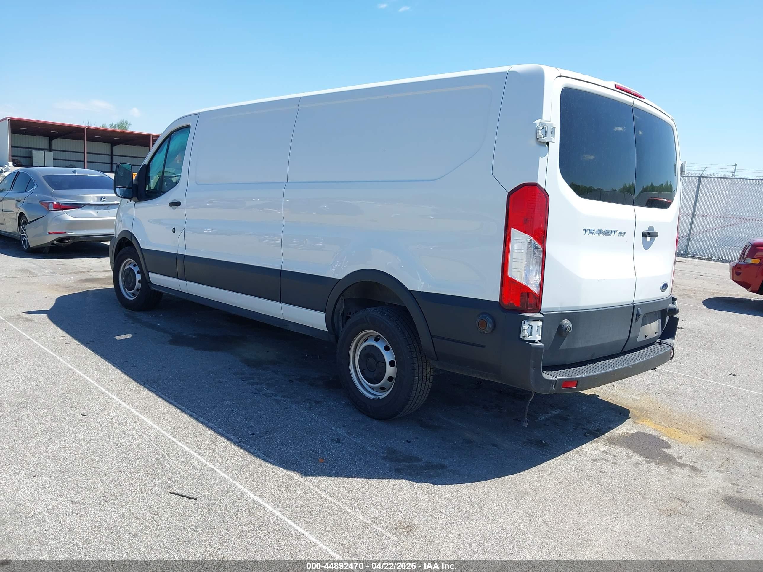 FORD TRANSIT-150 image 3
