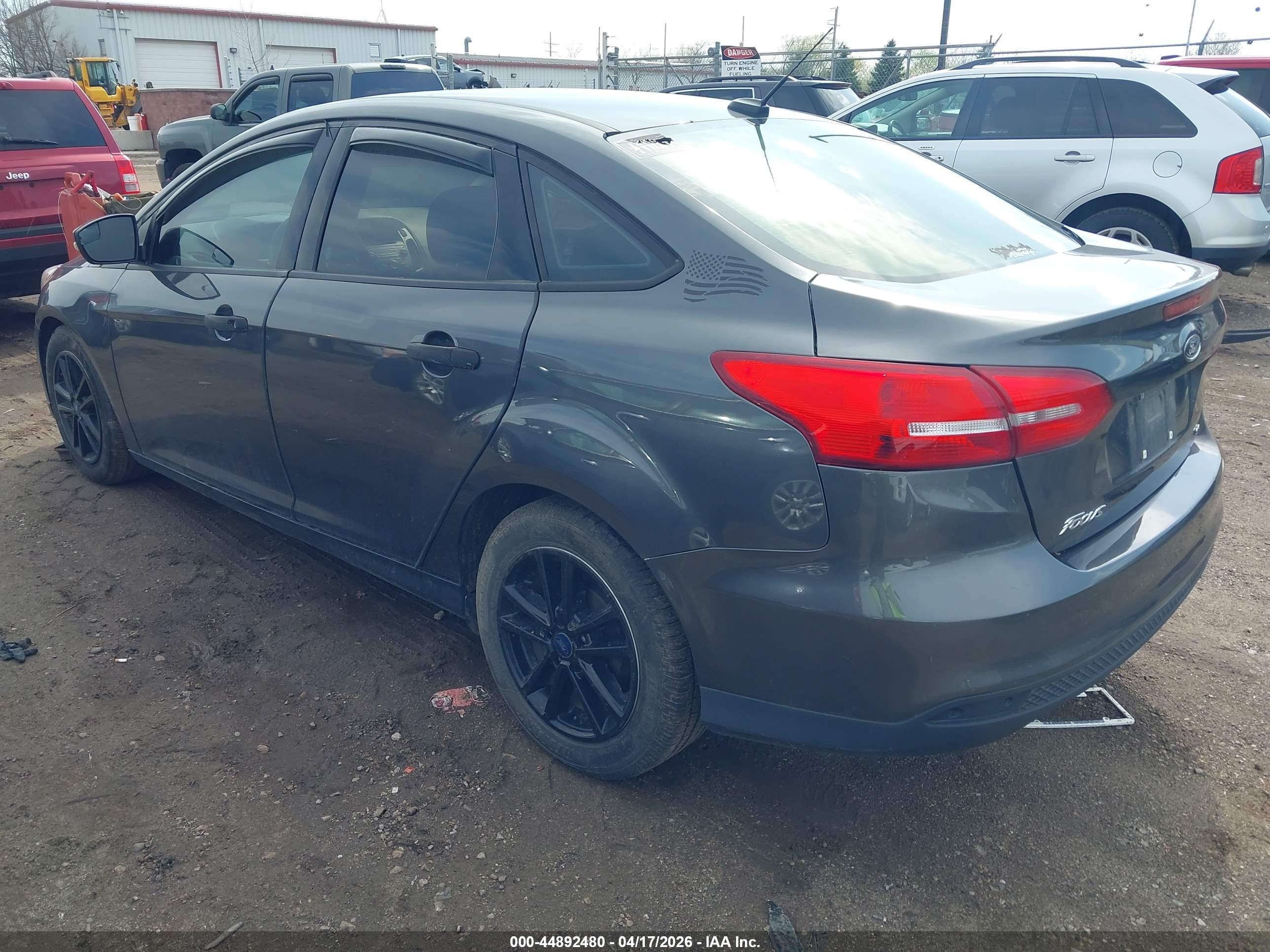 FORD FOCUS image 3