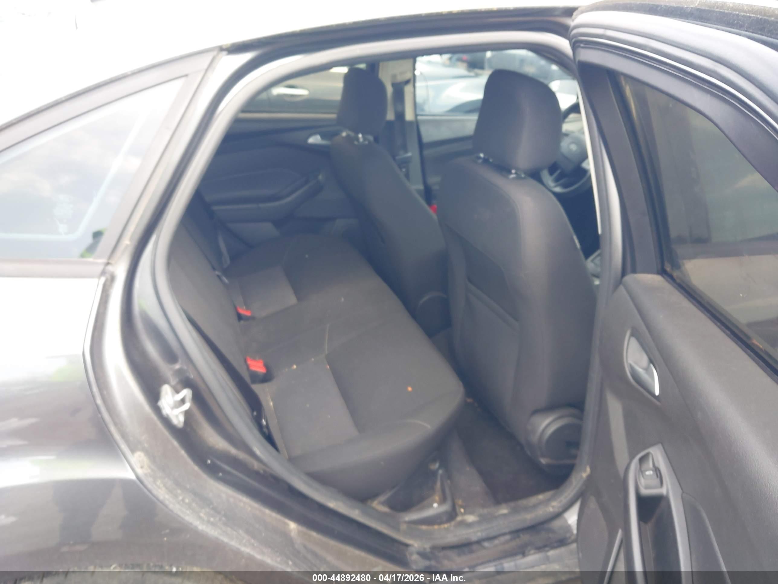 FORD FOCUS image 8