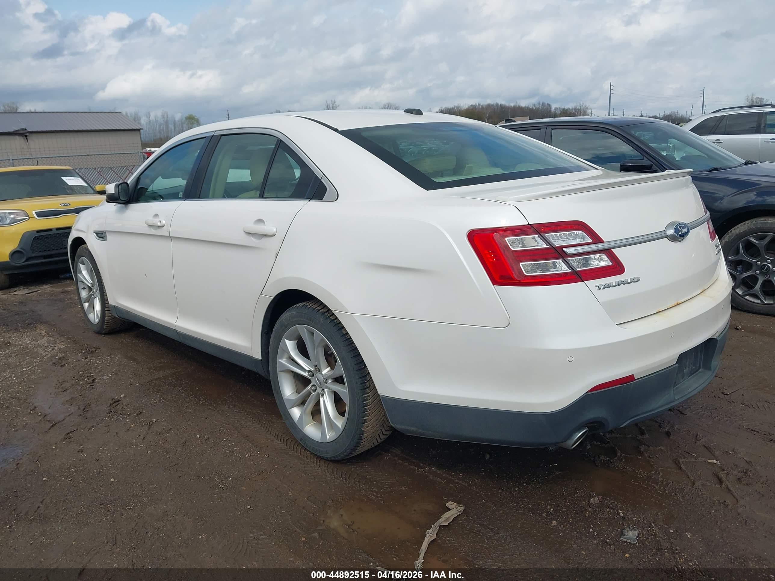 FORD TAURUS image 3
