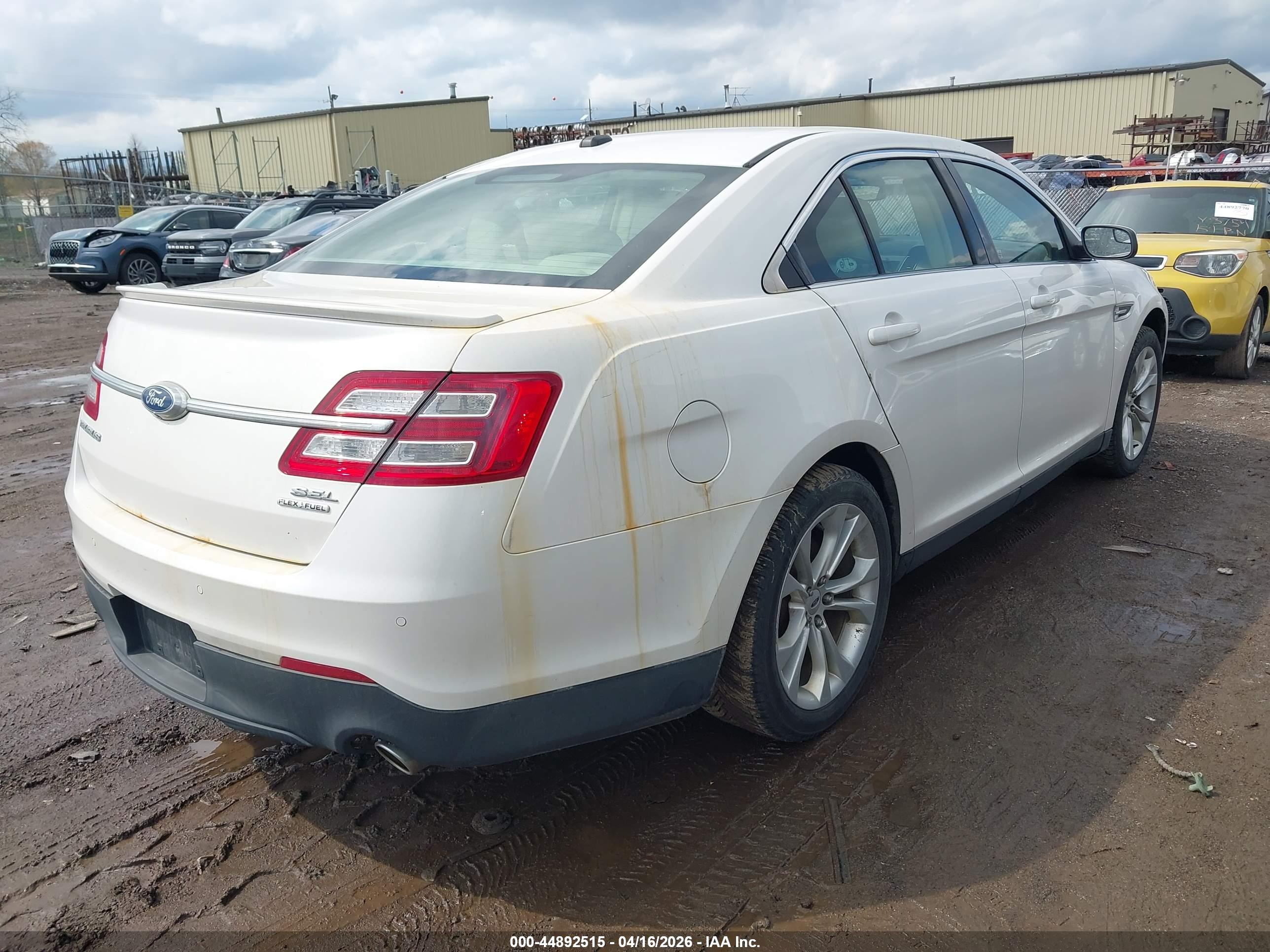 FORD TAURUS image 4