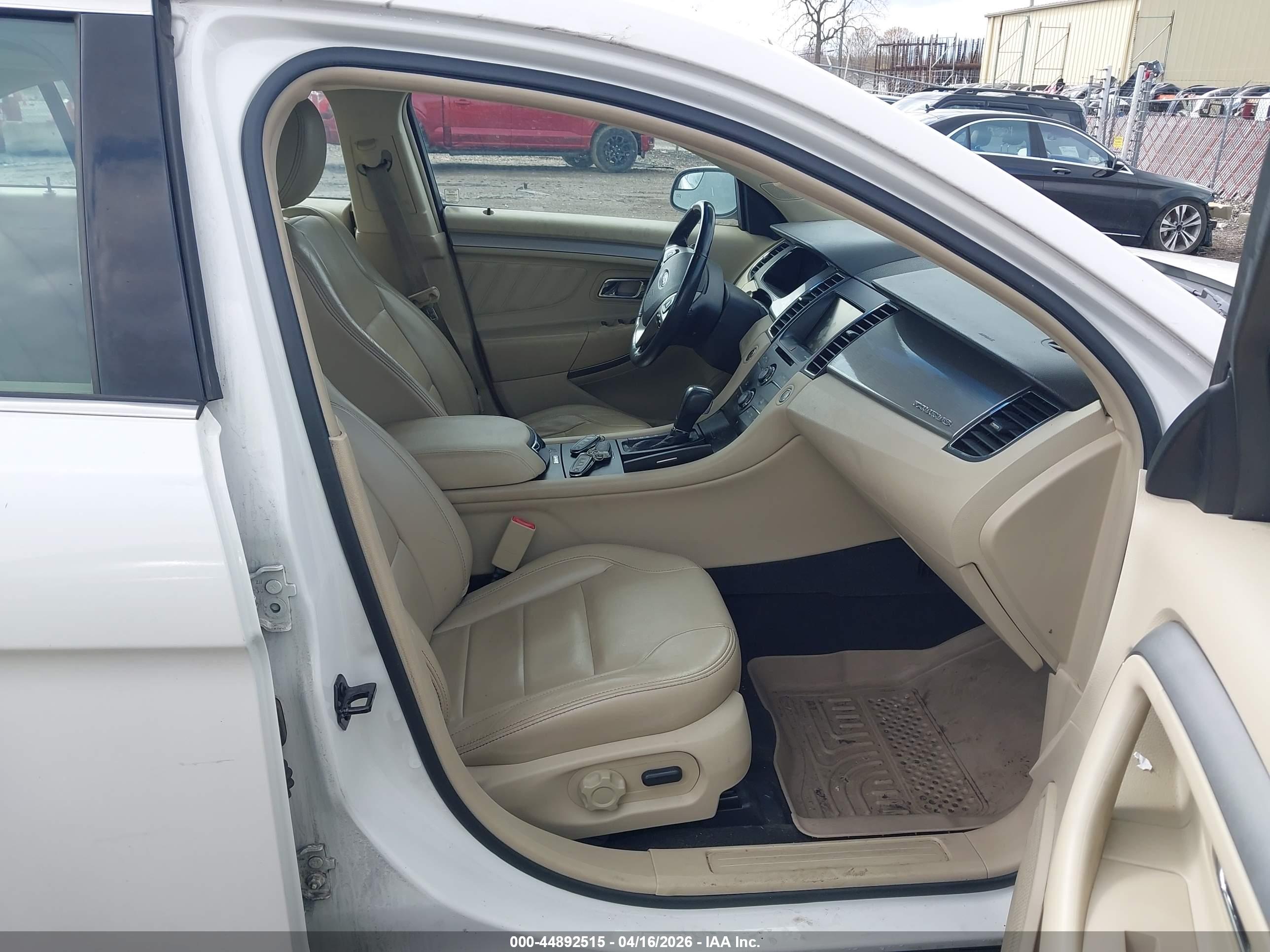 FORD TAURUS image 5