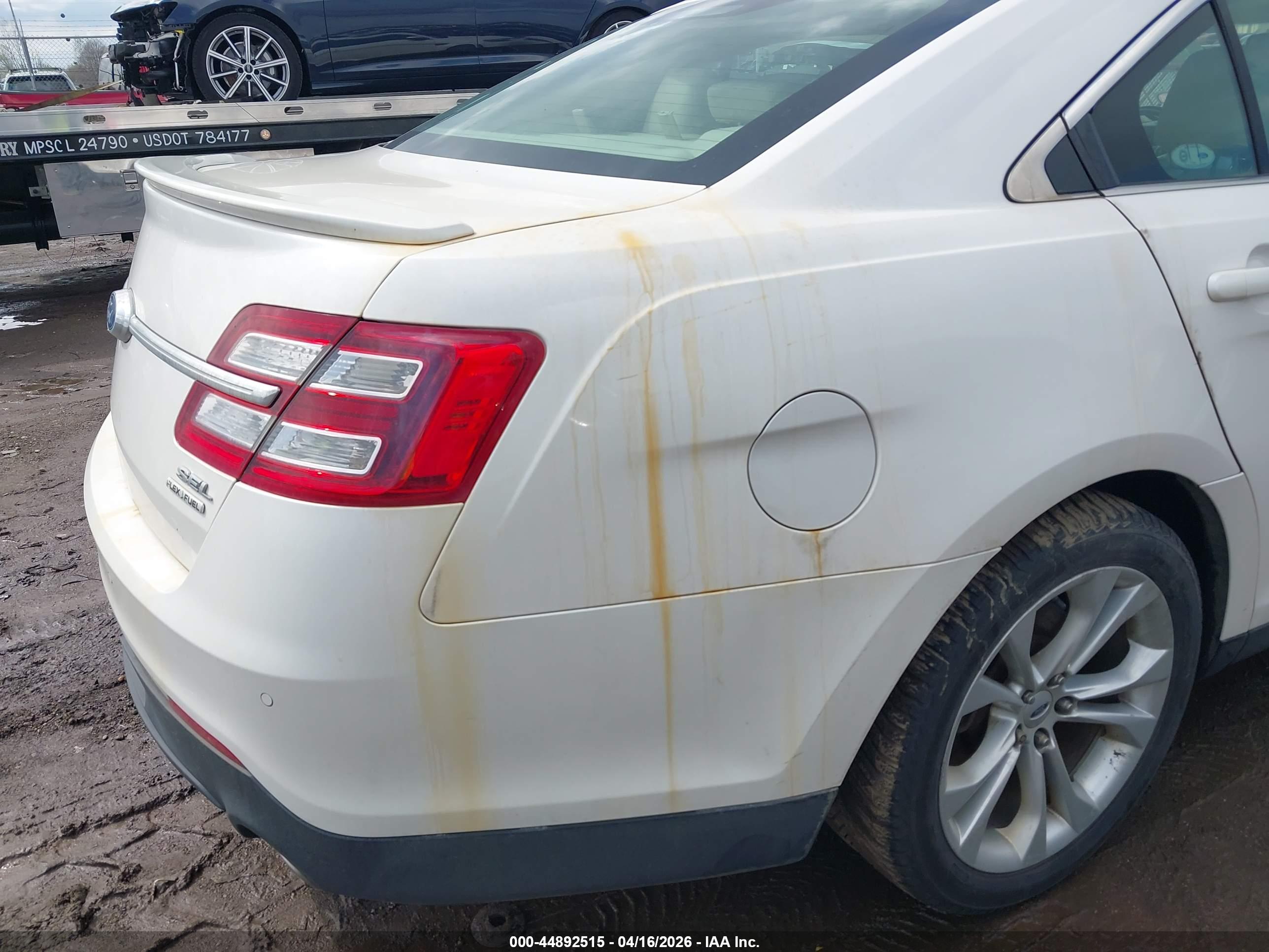 FORD TAURUS image 6