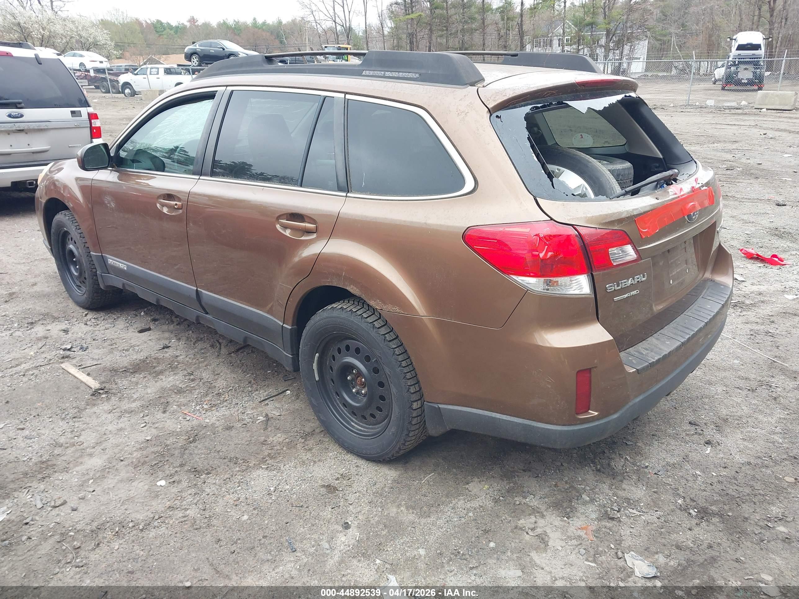 SUBARU OUTBACK image 3