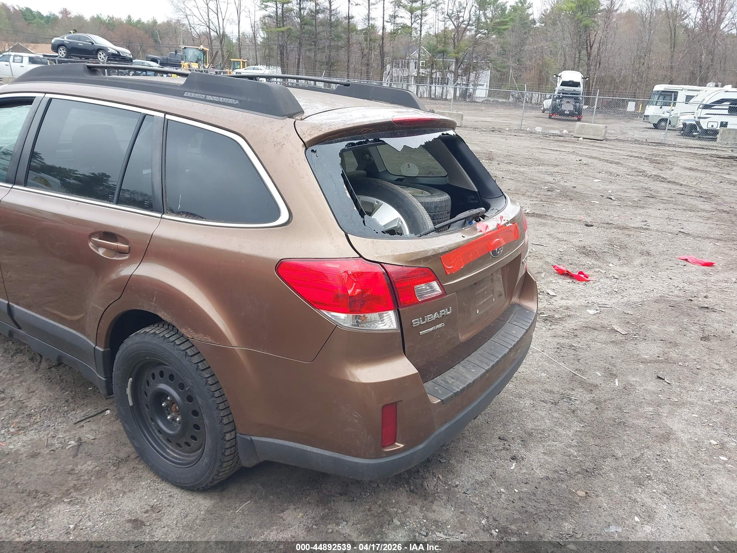 SUBARU OUTBACK image 6