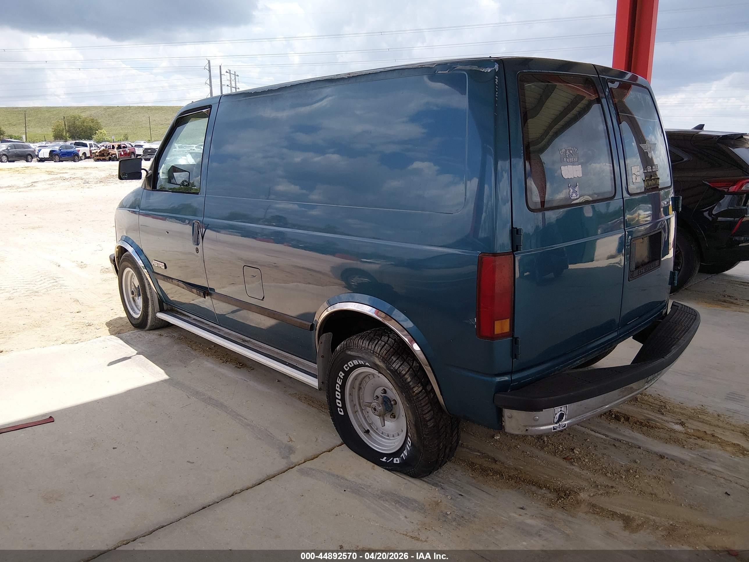 CHEVROLET ASTRO image 3