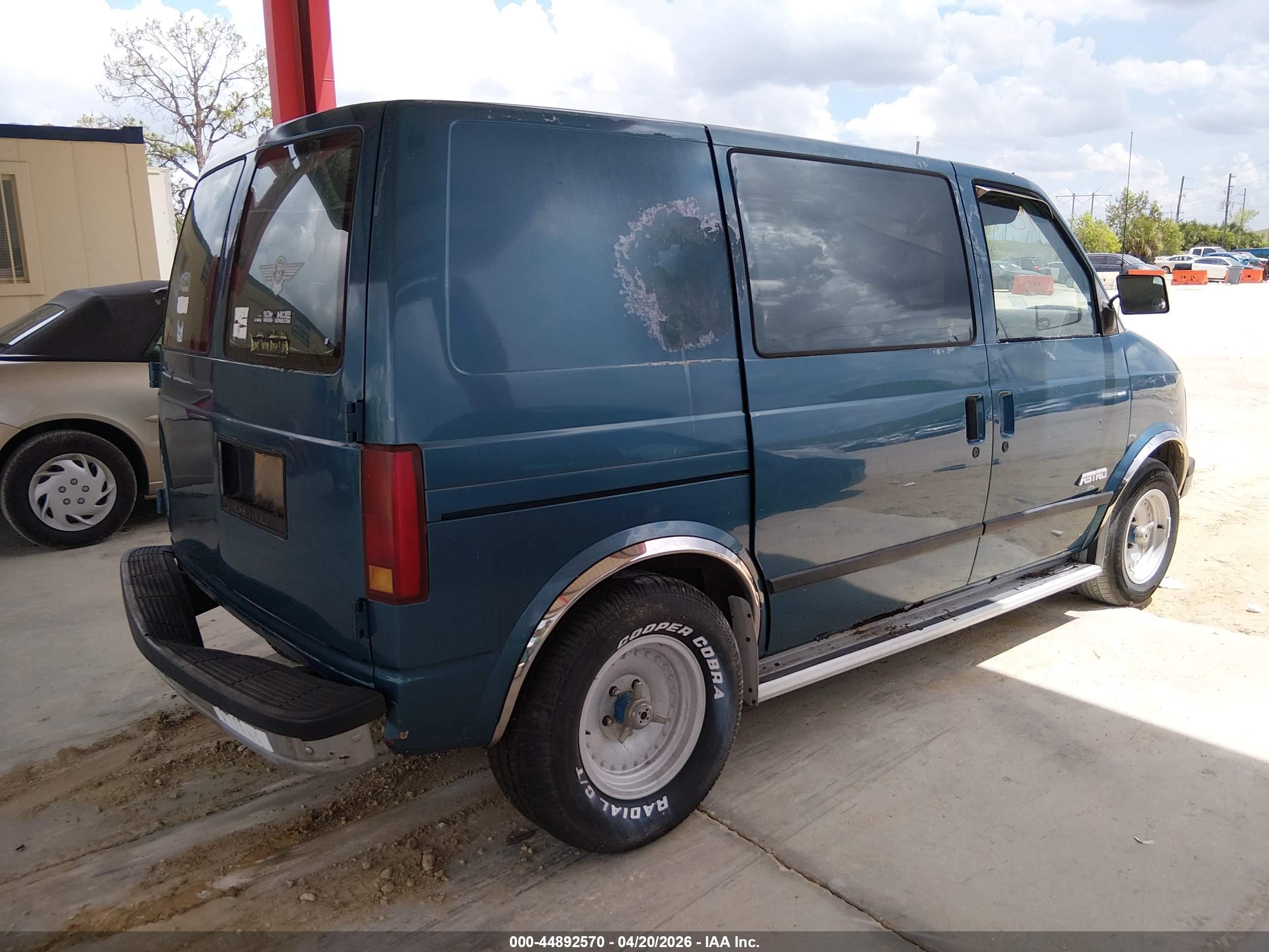 CHEVROLET ASTRO image 4