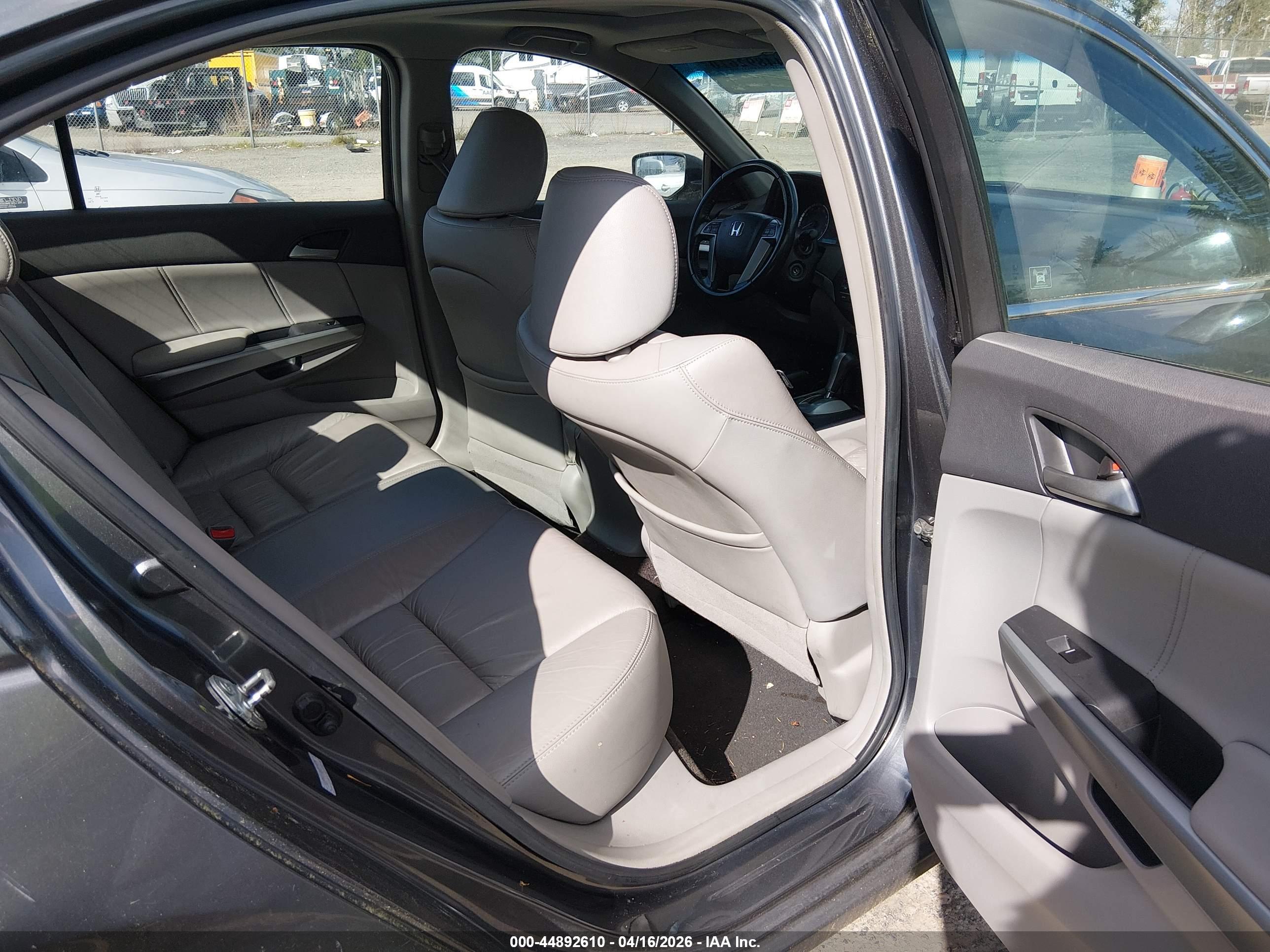 HONDA ACCORD image 8