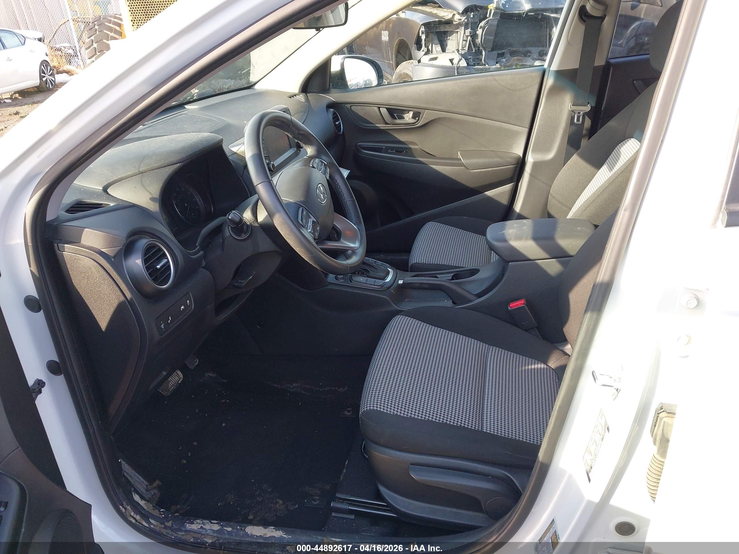 HYUNDAI KONA image 5