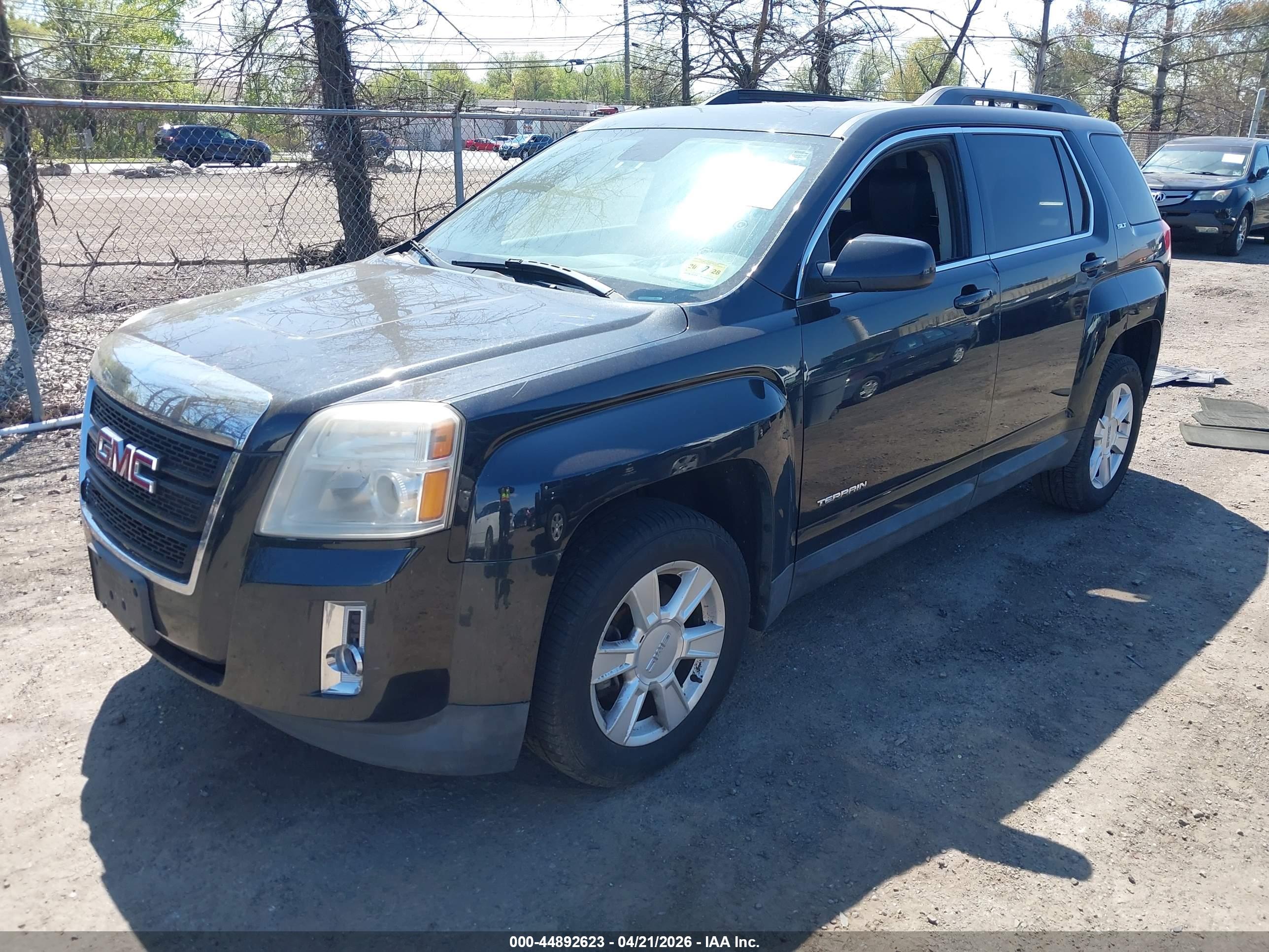 GMC TERRAIN image 2