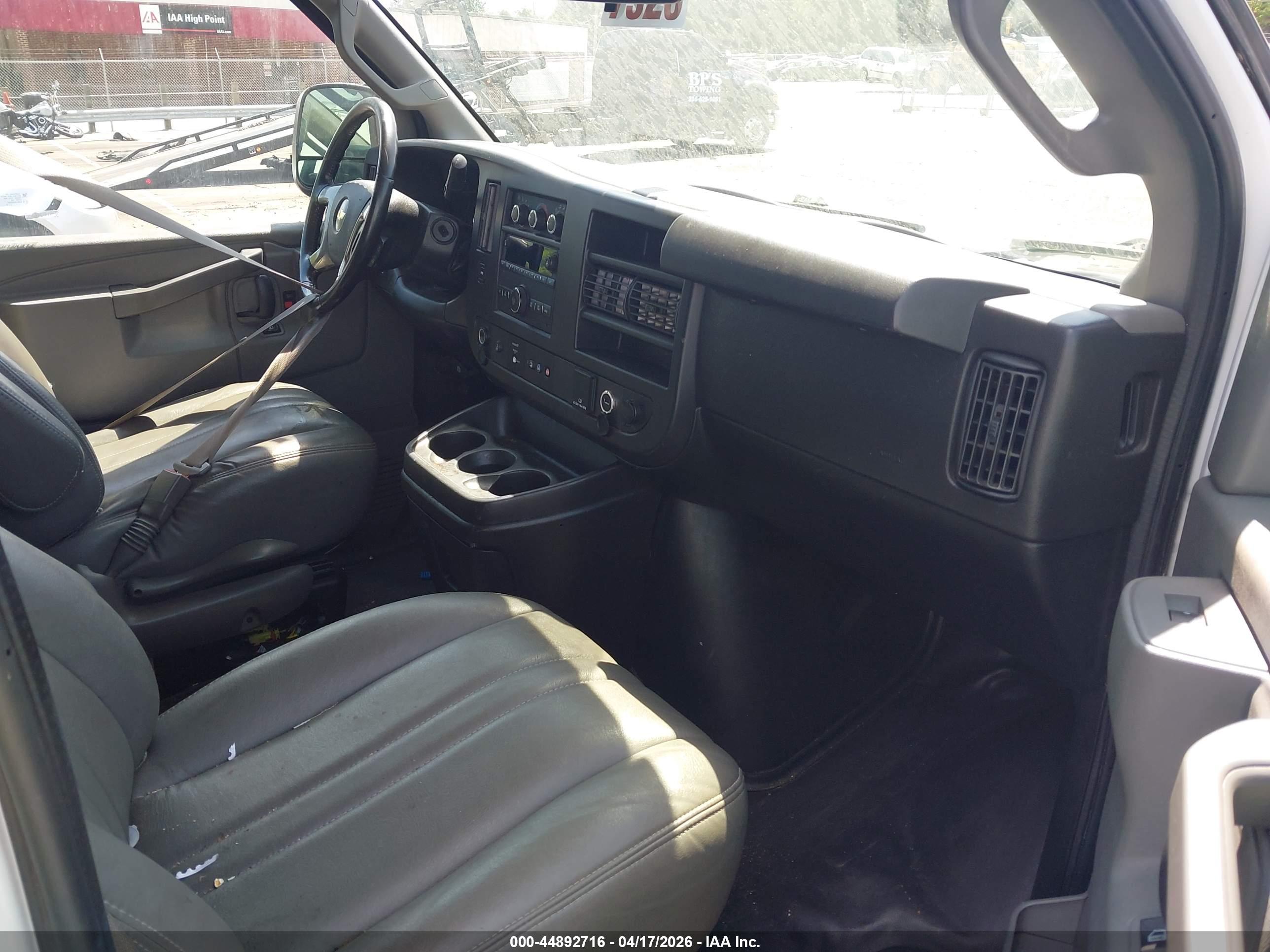 CHEVROLET EXPRESS image 5