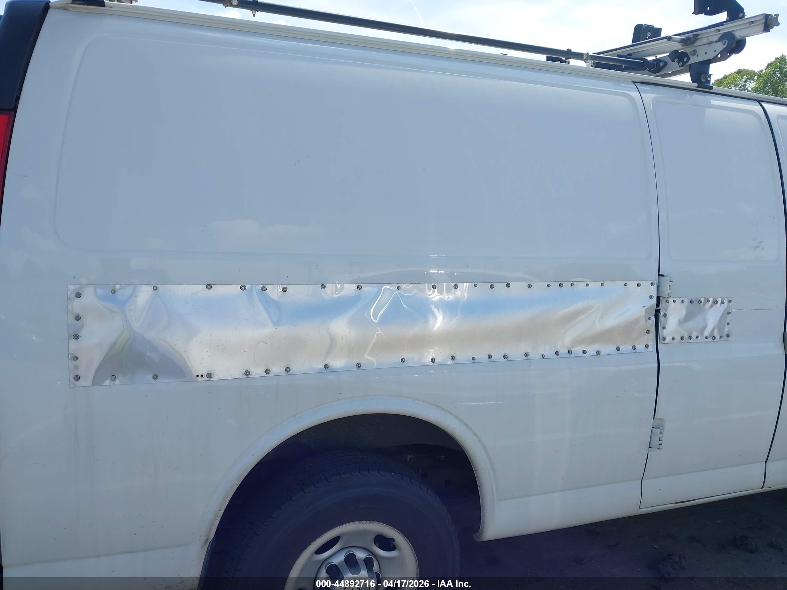 CHEVROLET EXPRESS image 6