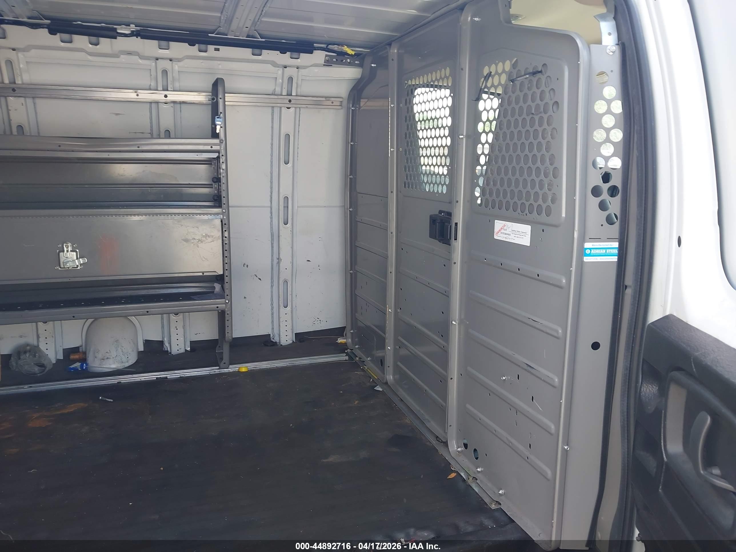 CHEVROLET EXPRESS image 8
