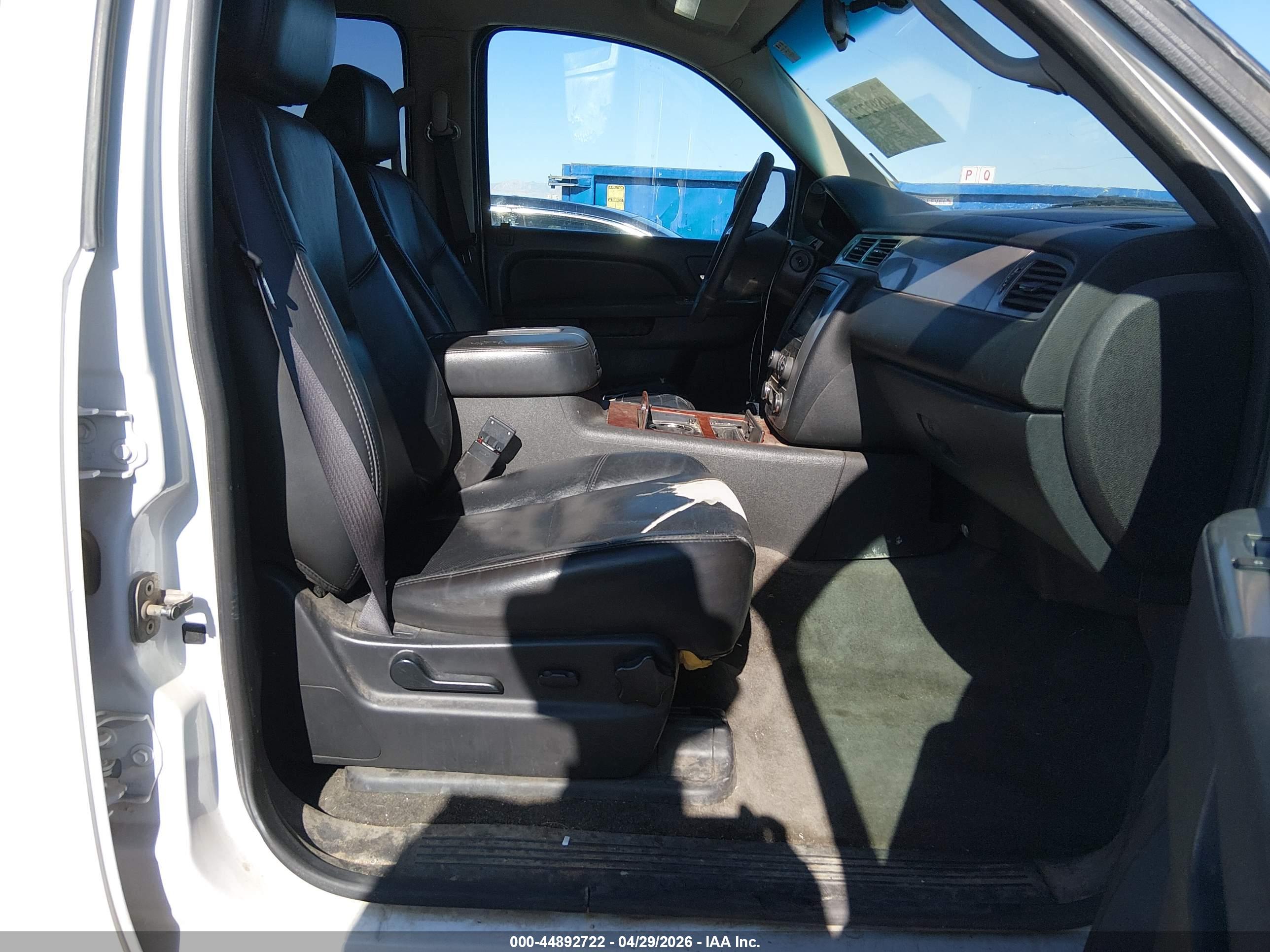 CHEVROLET TAHOE image 5