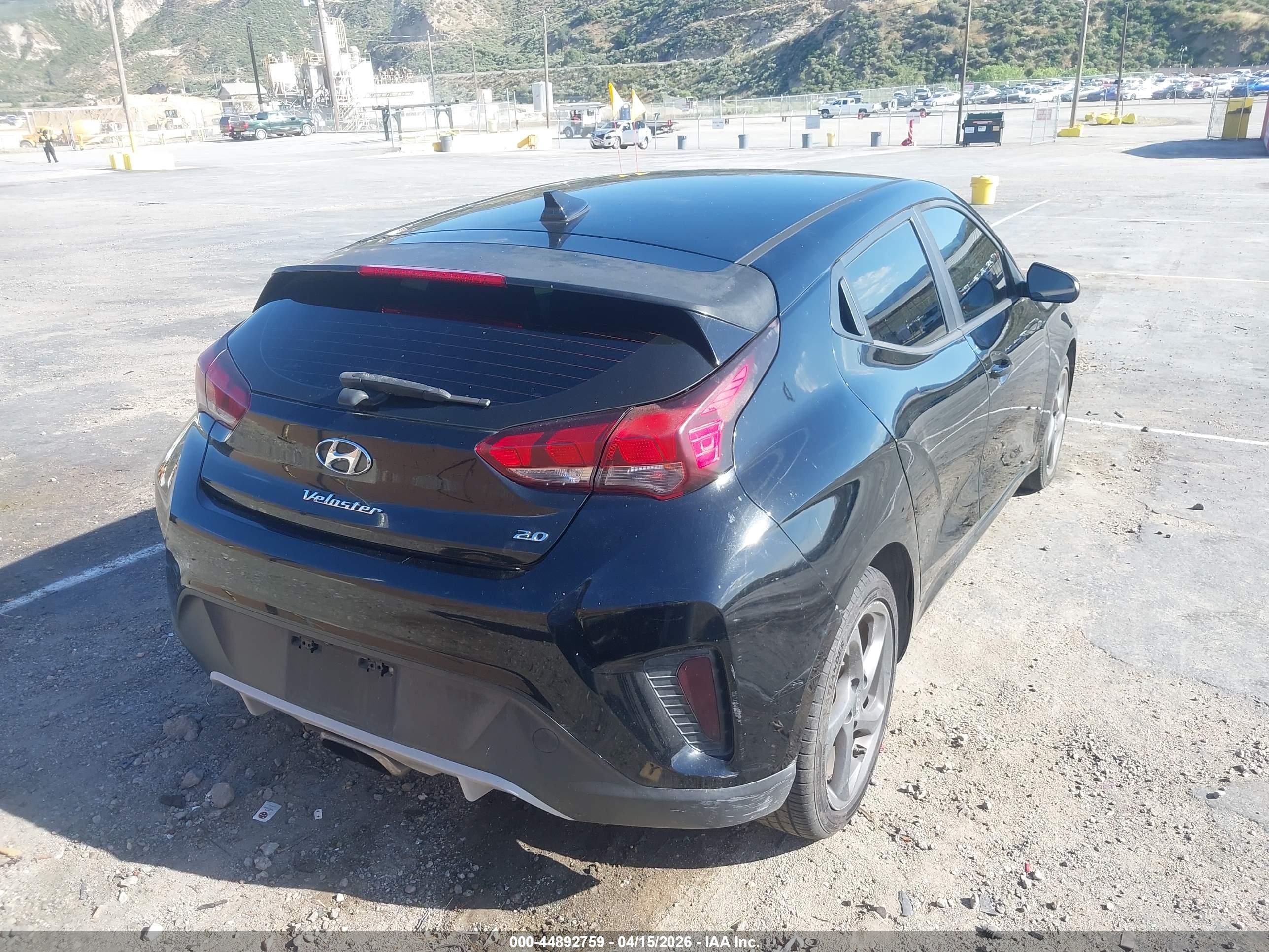 HYUNDAI VELOSTER image 4