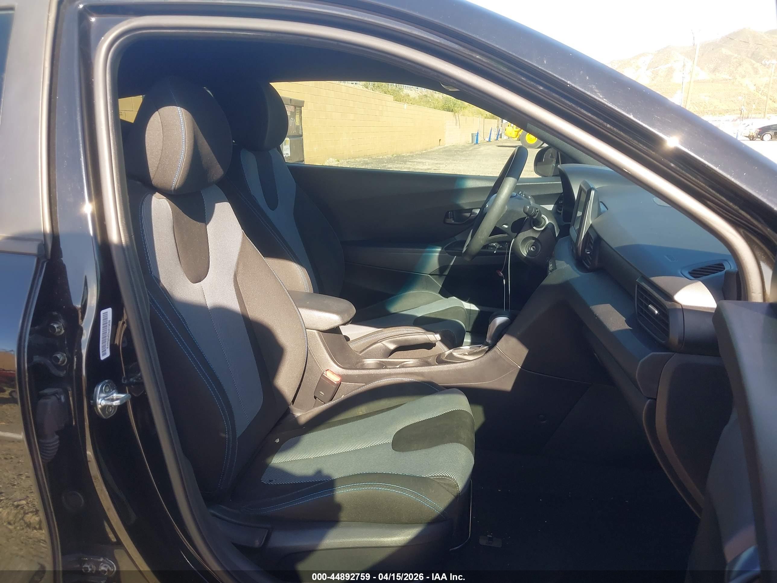 HYUNDAI VELOSTER image 5