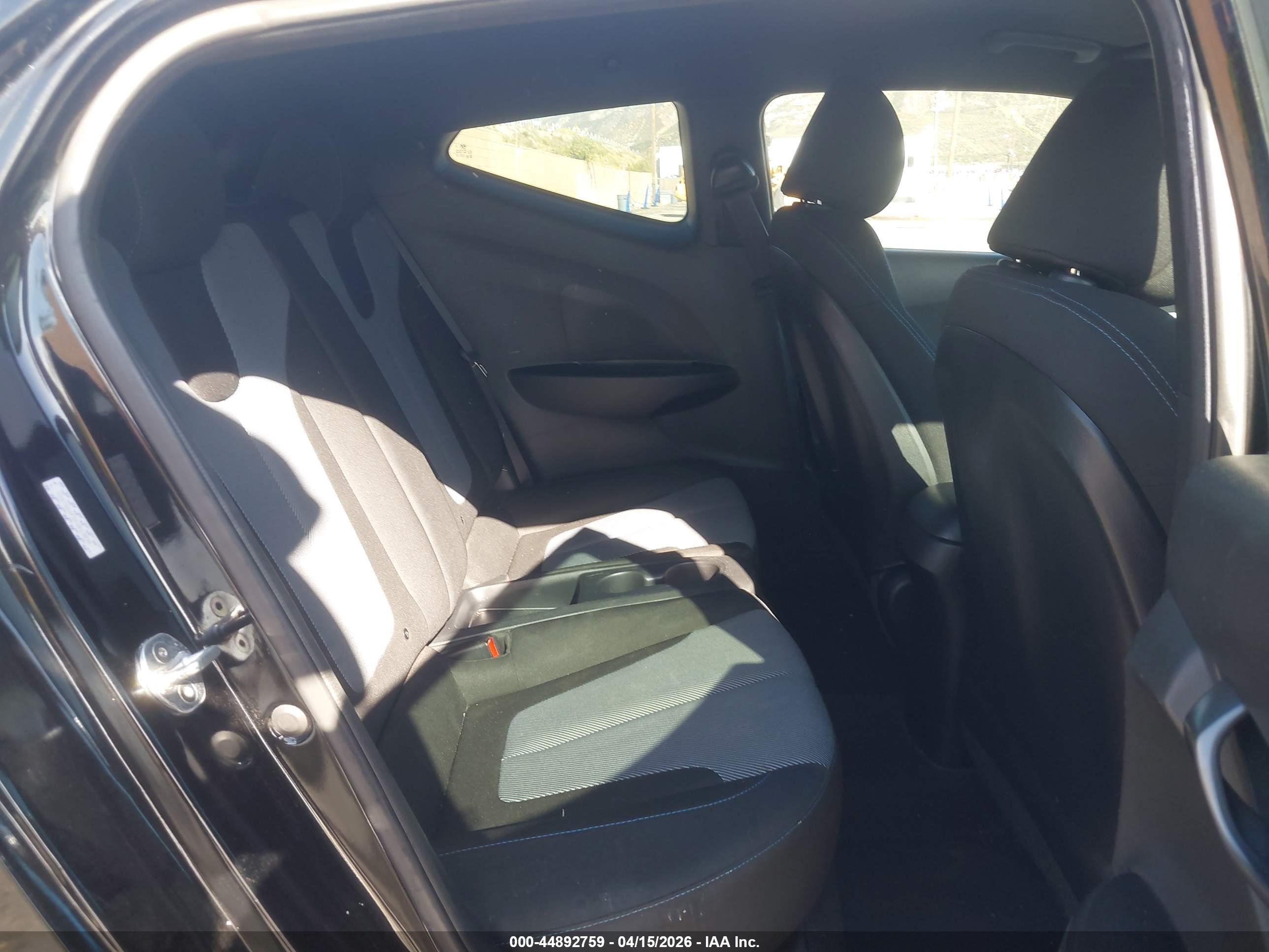 HYUNDAI VELOSTER image 8