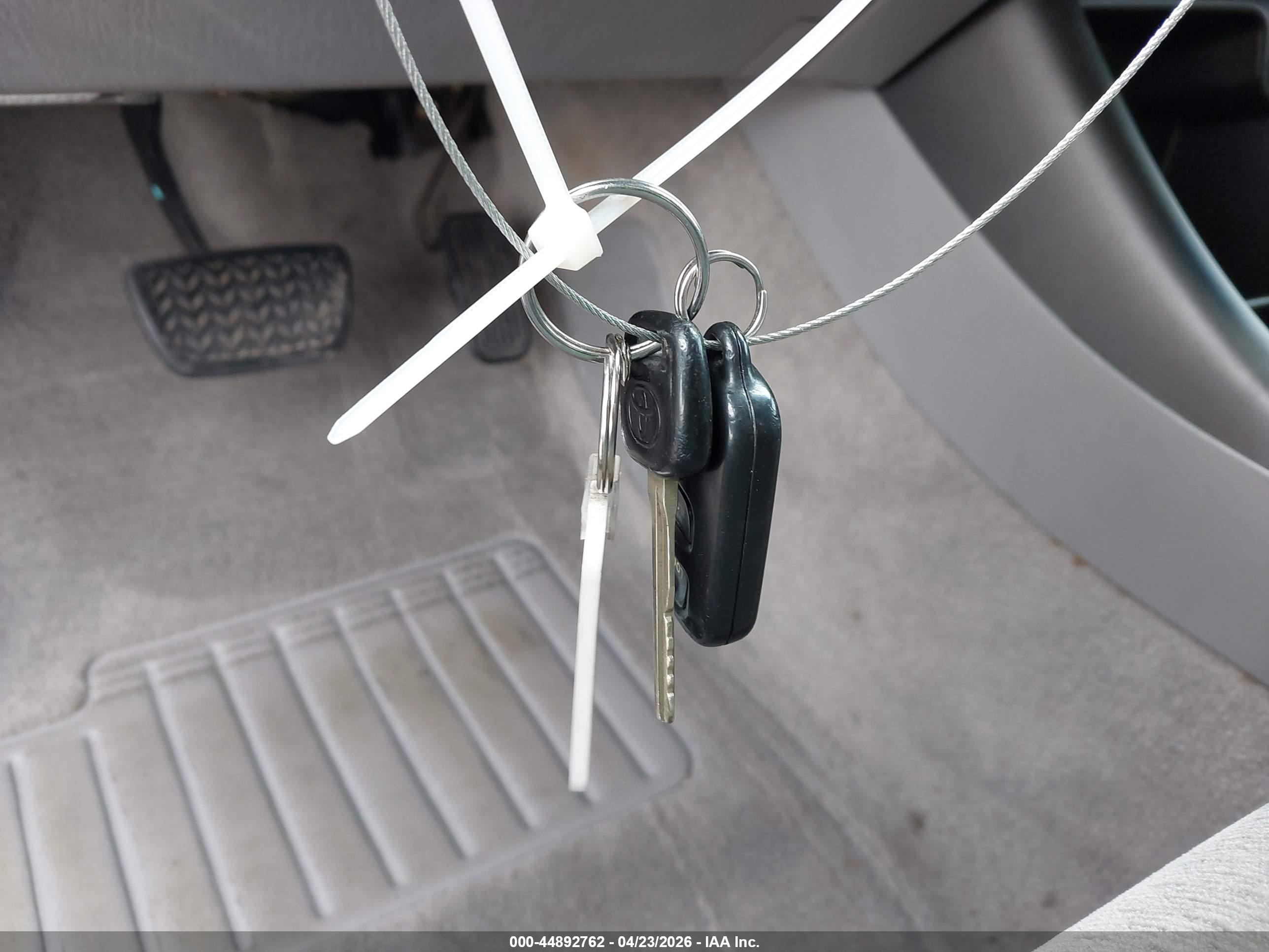 TOYOTA CAMRY image 11