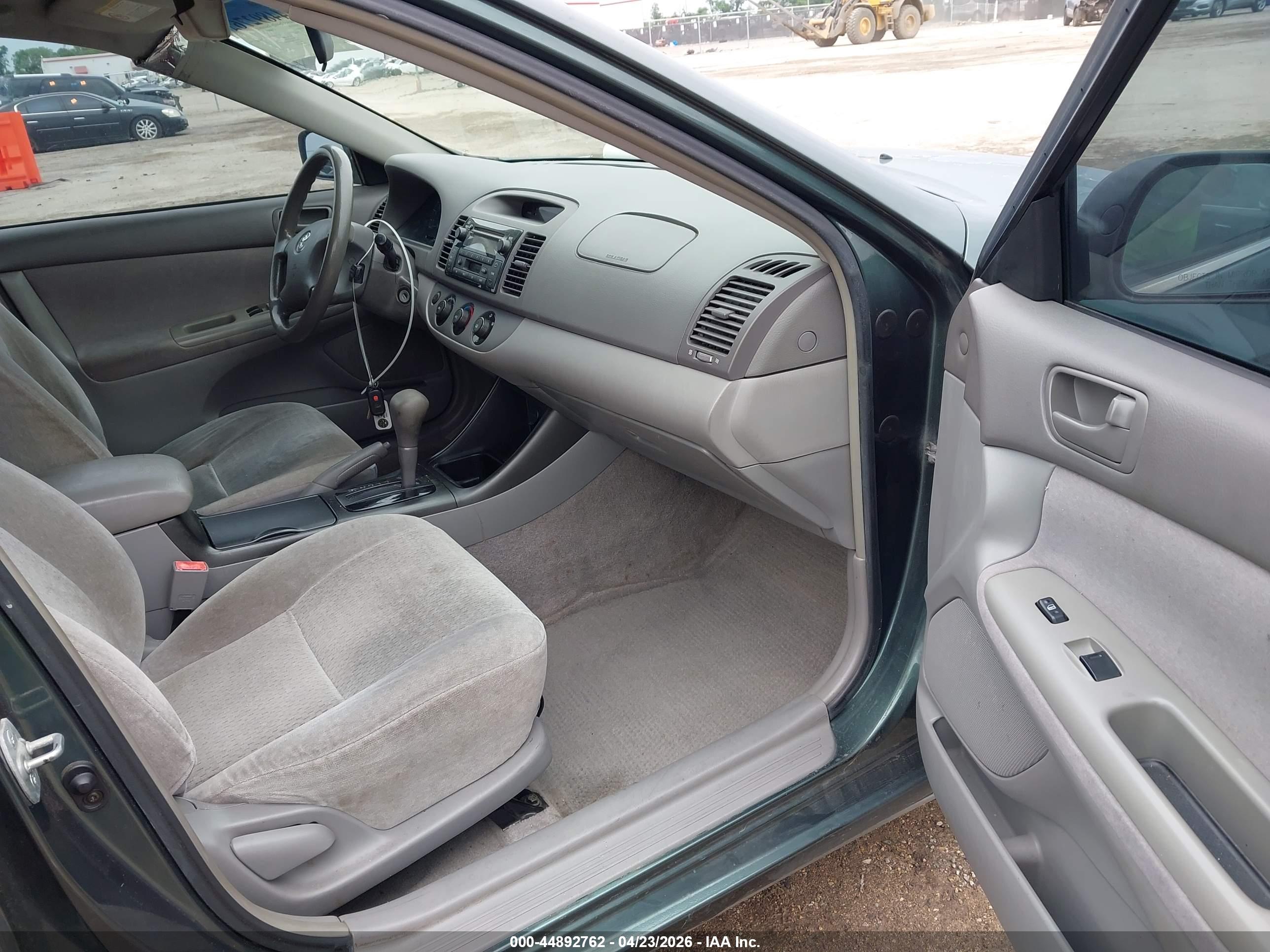 TOYOTA CAMRY image 5