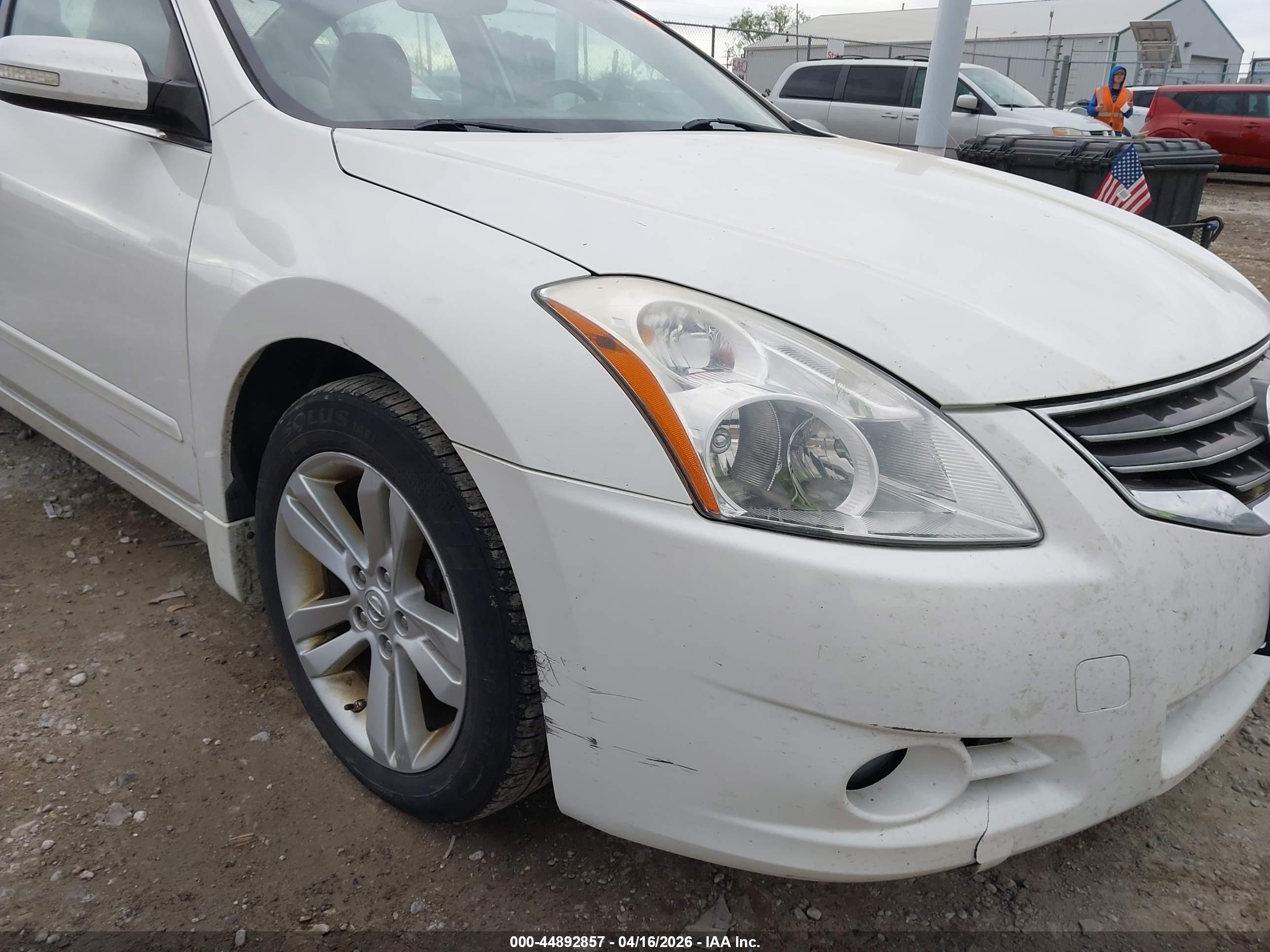 NISSAN ALTIMA image 6