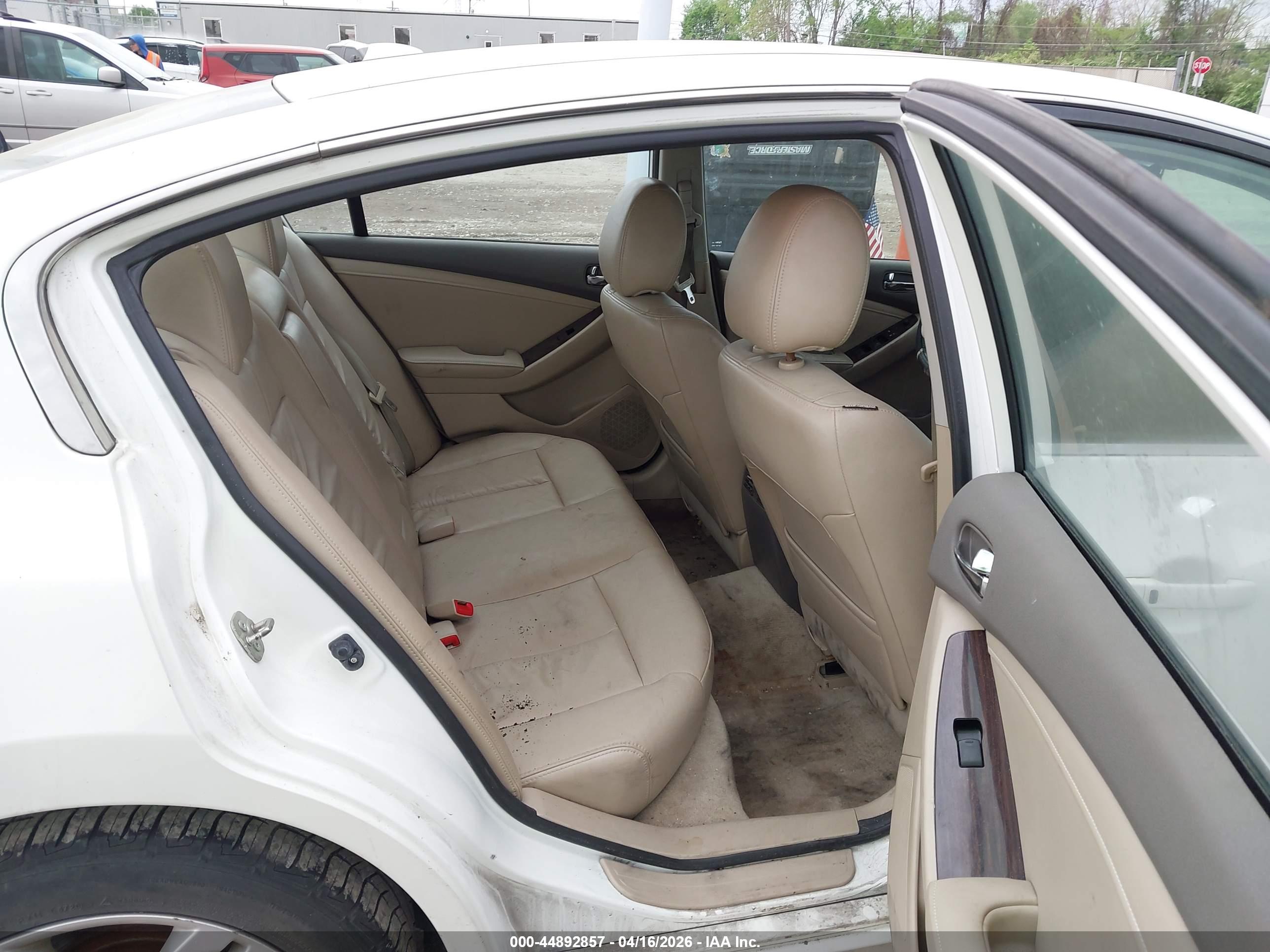 NISSAN ALTIMA image 8