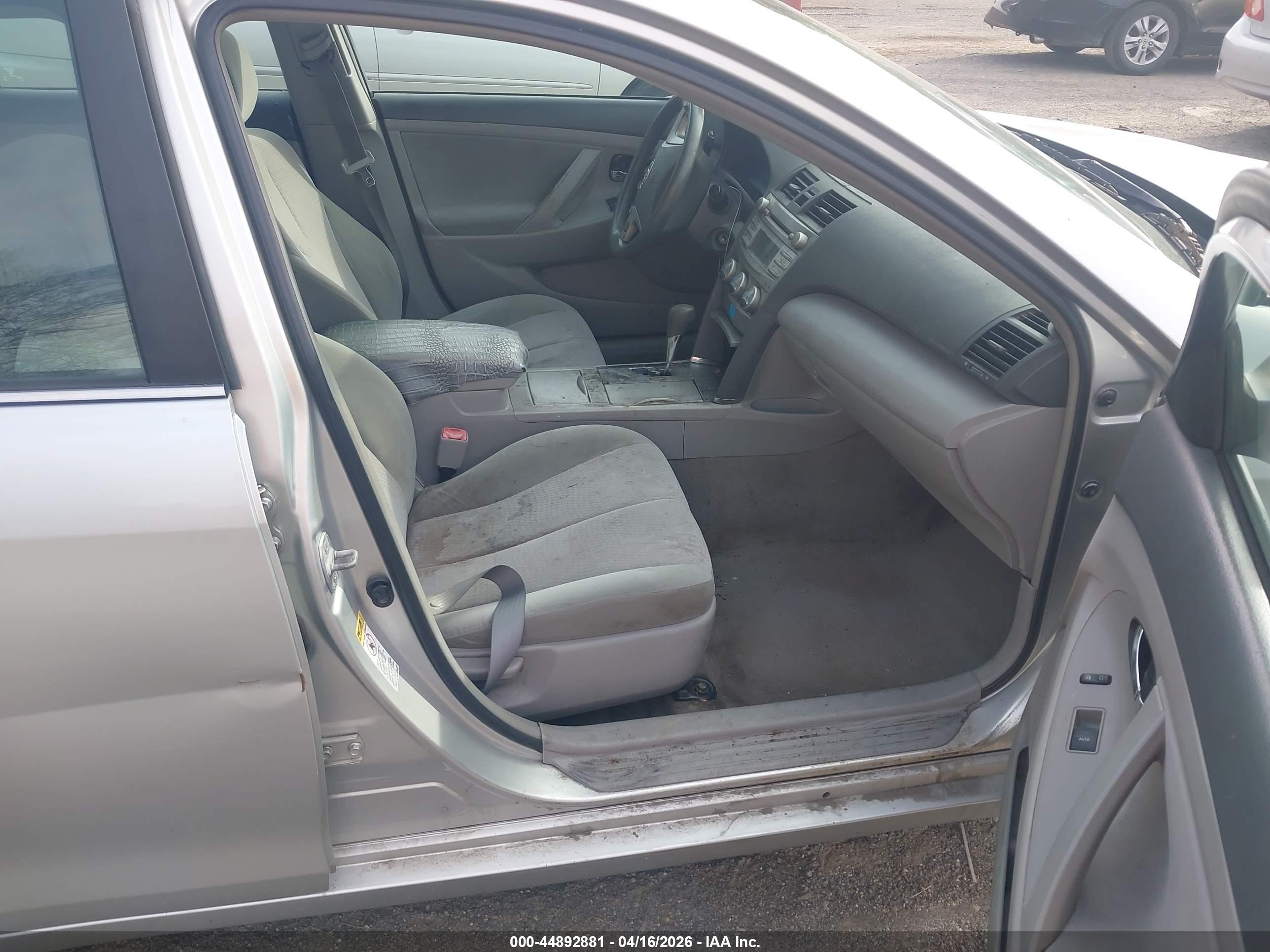 TOYOTA CAMRY image 5