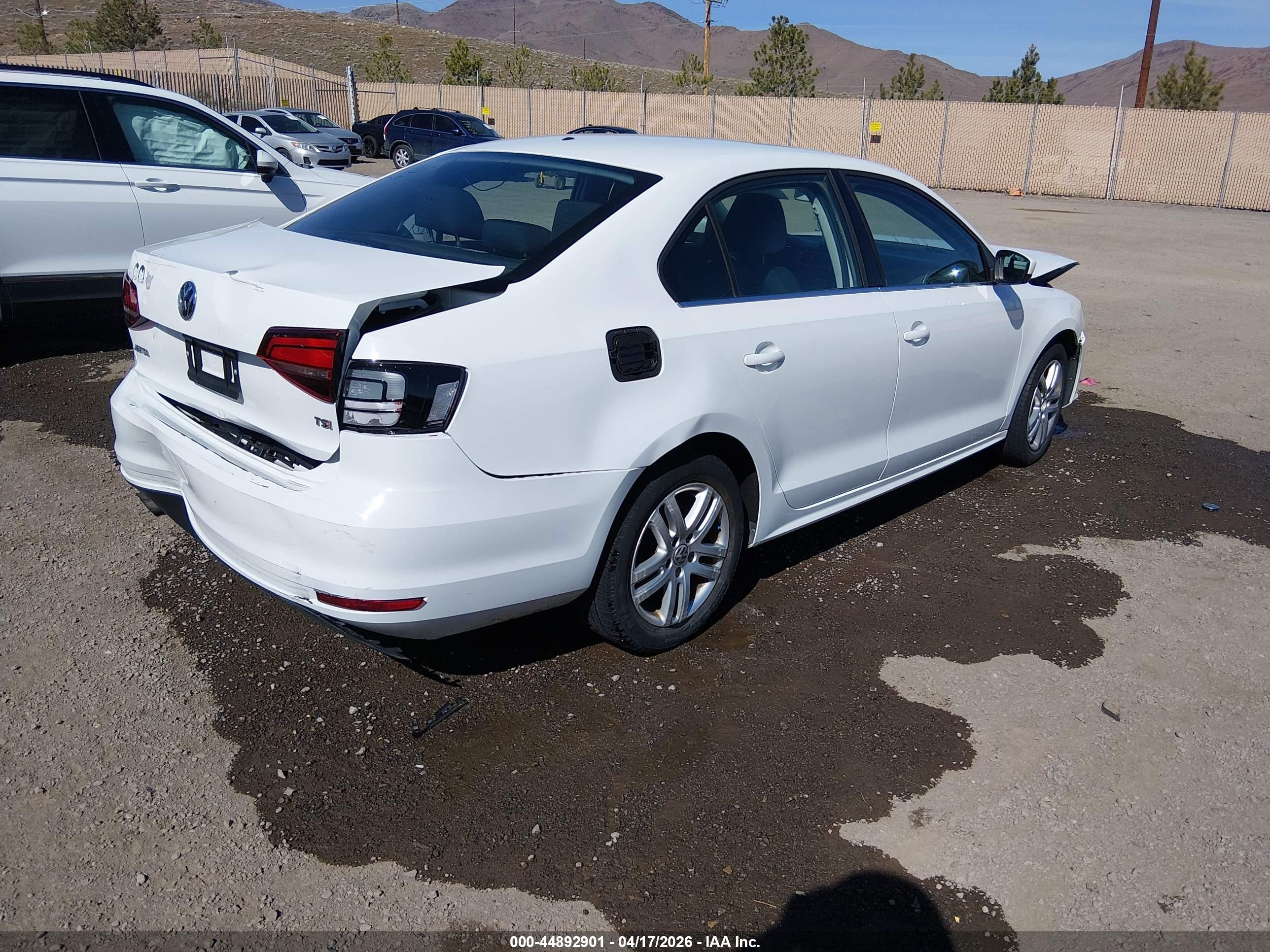 VOLKSWAGEN JETTA image 4