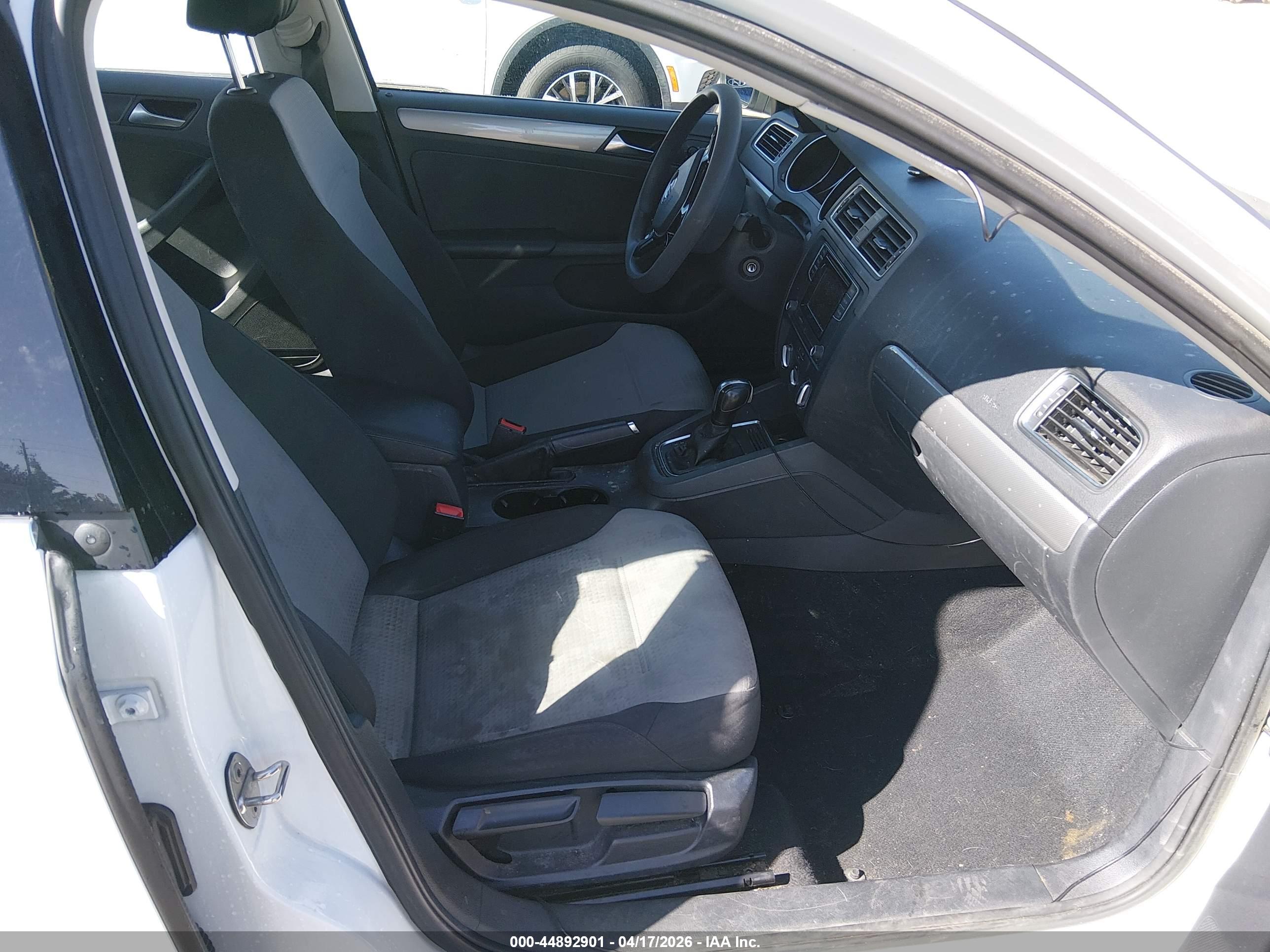 VOLKSWAGEN JETTA image 5