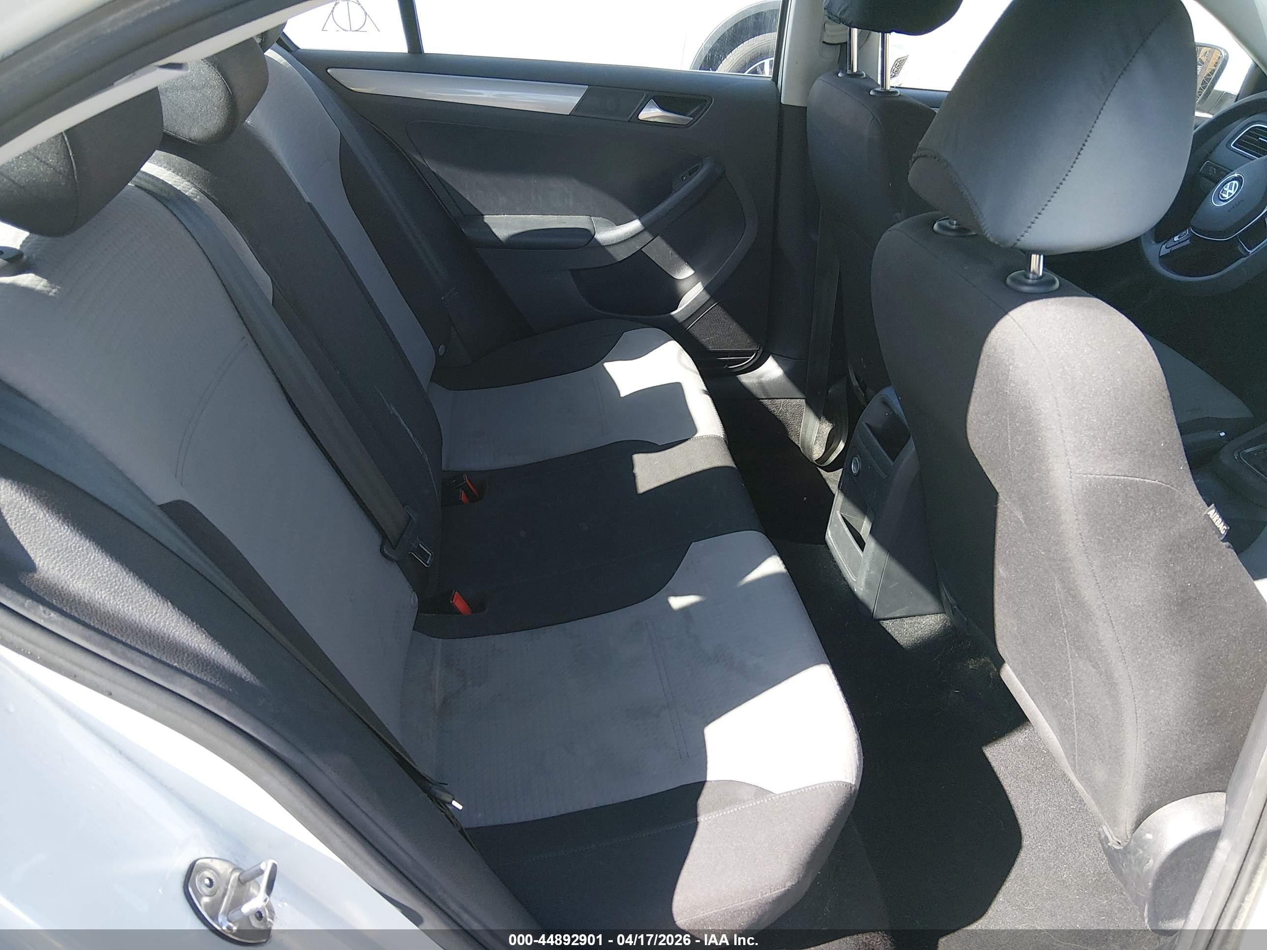 VOLKSWAGEN JETTA image 8
