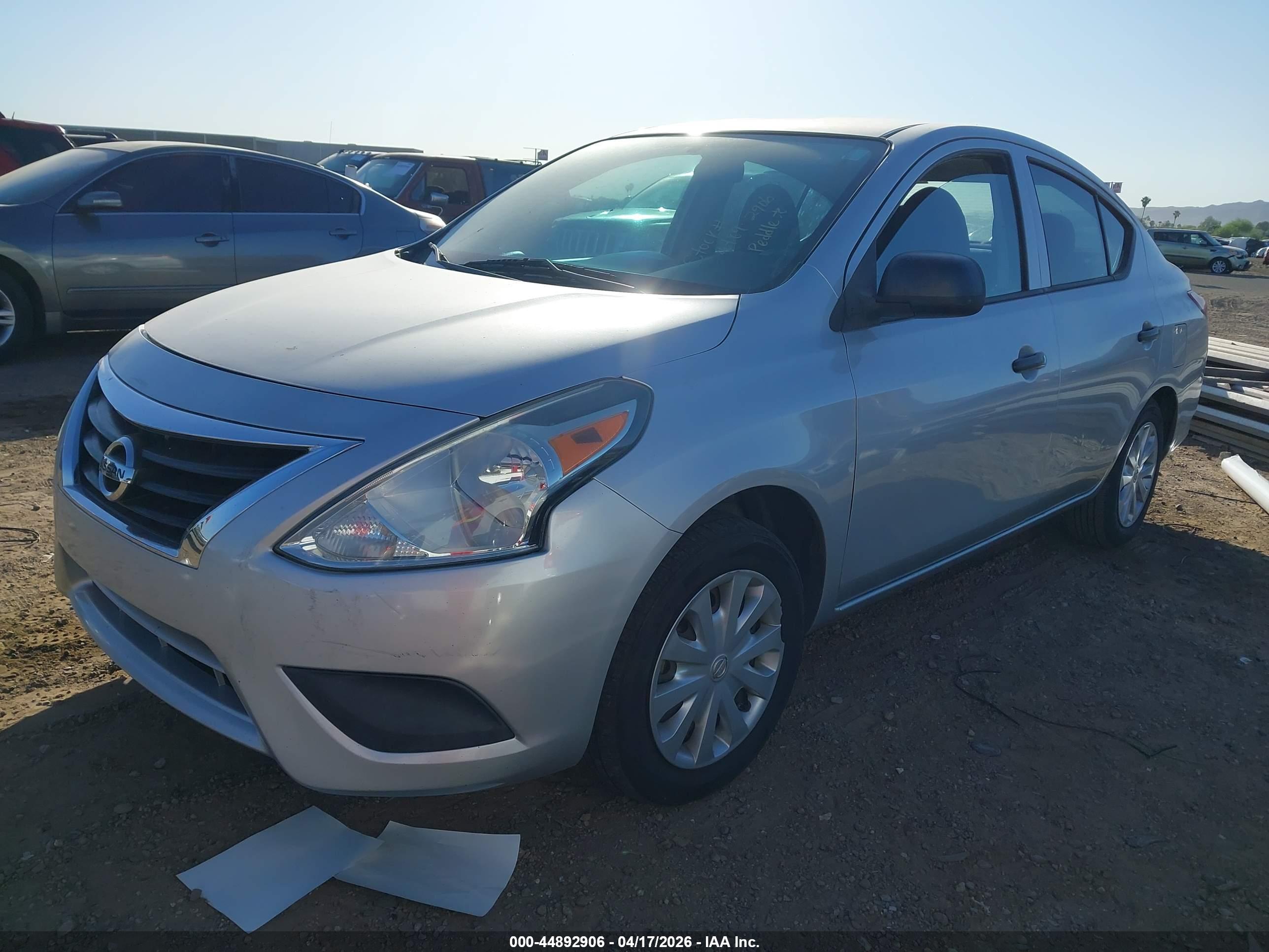 NISSAN VERSA image 2