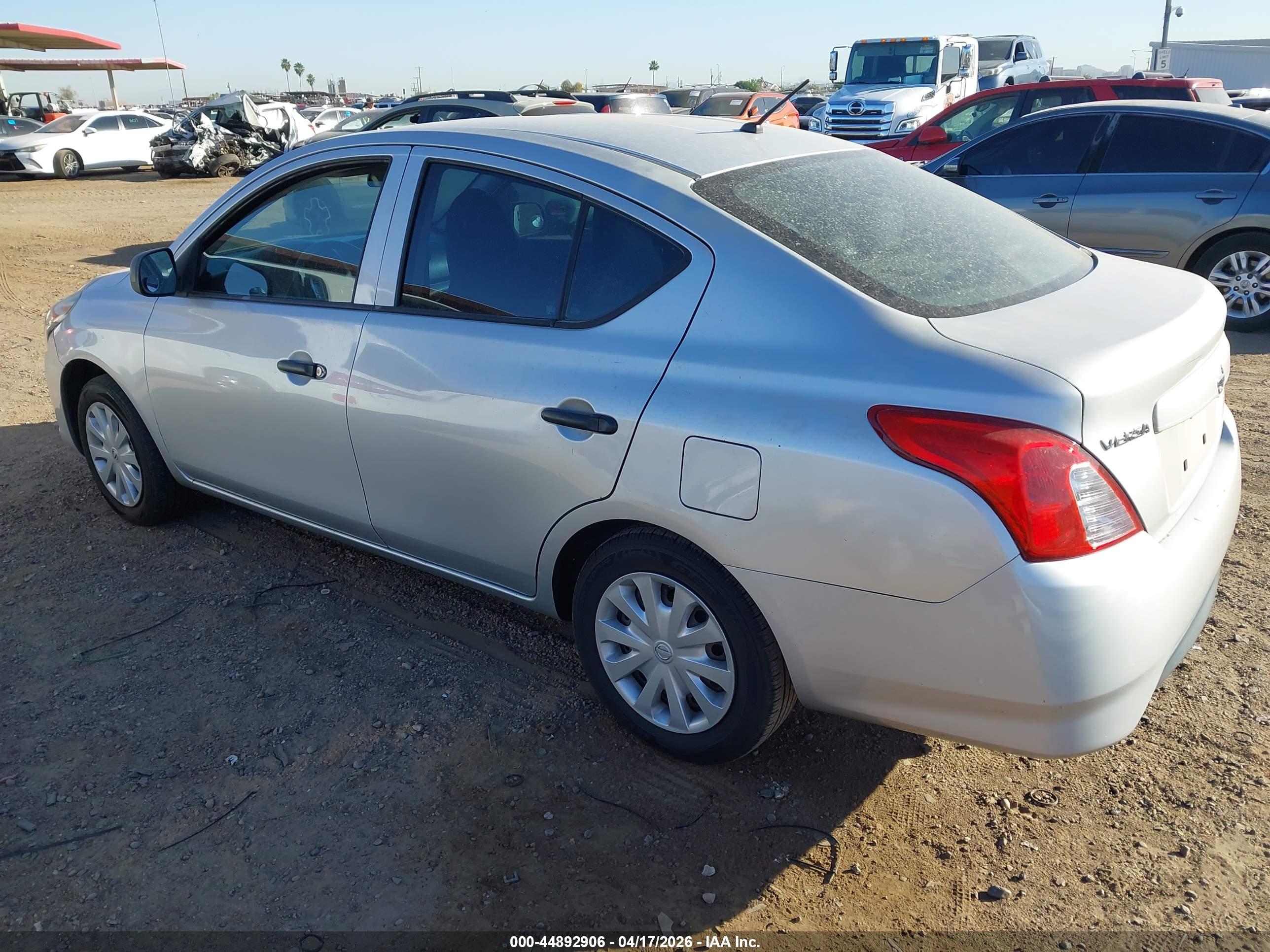 NISSAN VERSA image 3