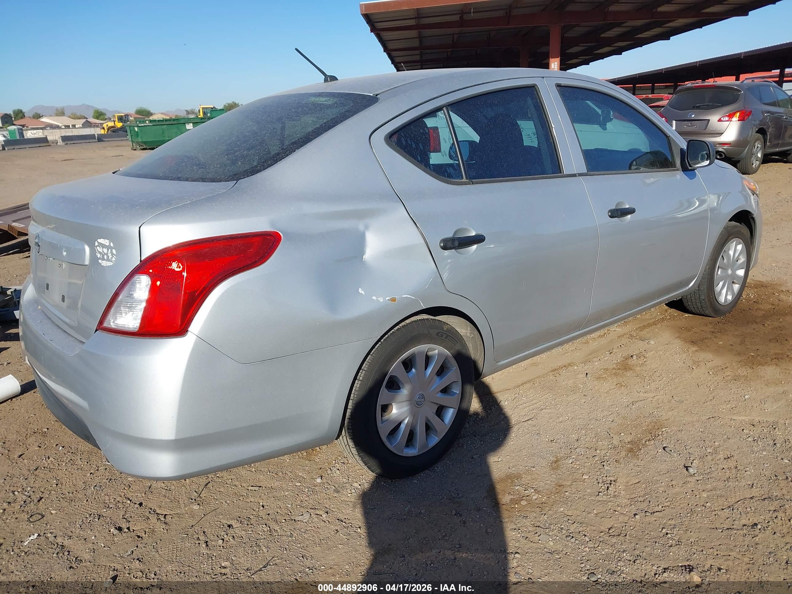 NISSAN VERSA image 4