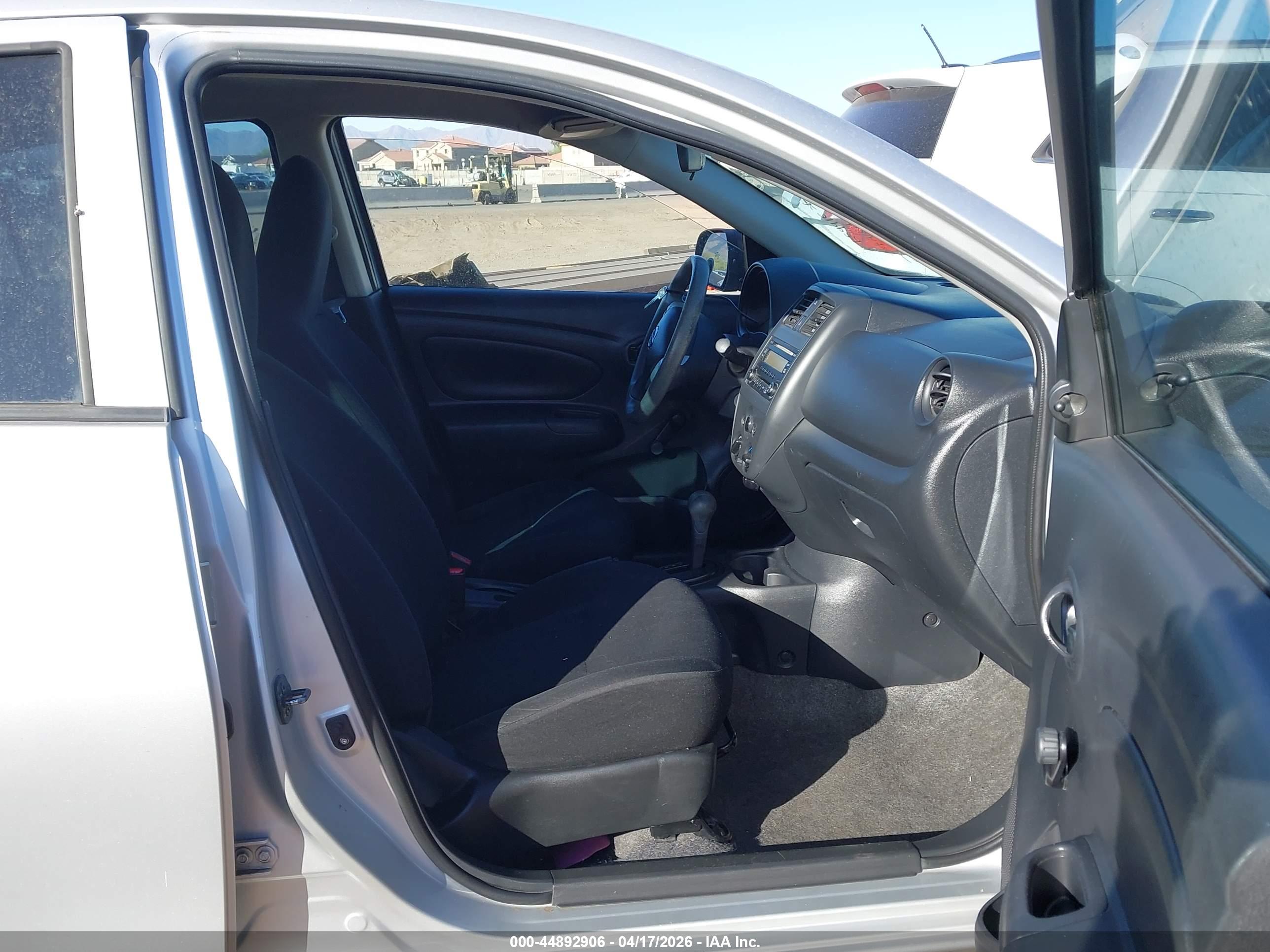 NISSAN VERSA image 5
