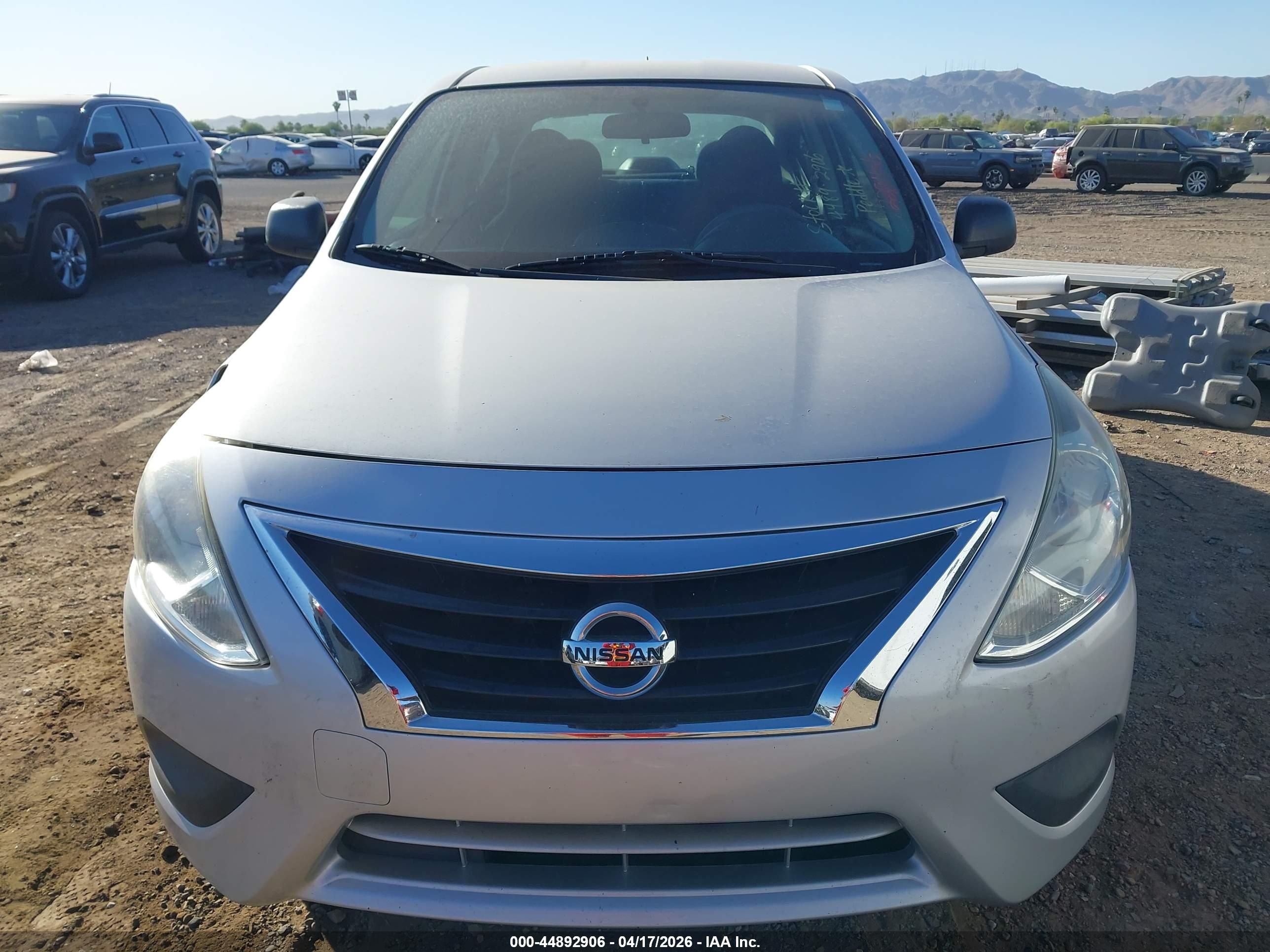 NISSAN VERSA image 6