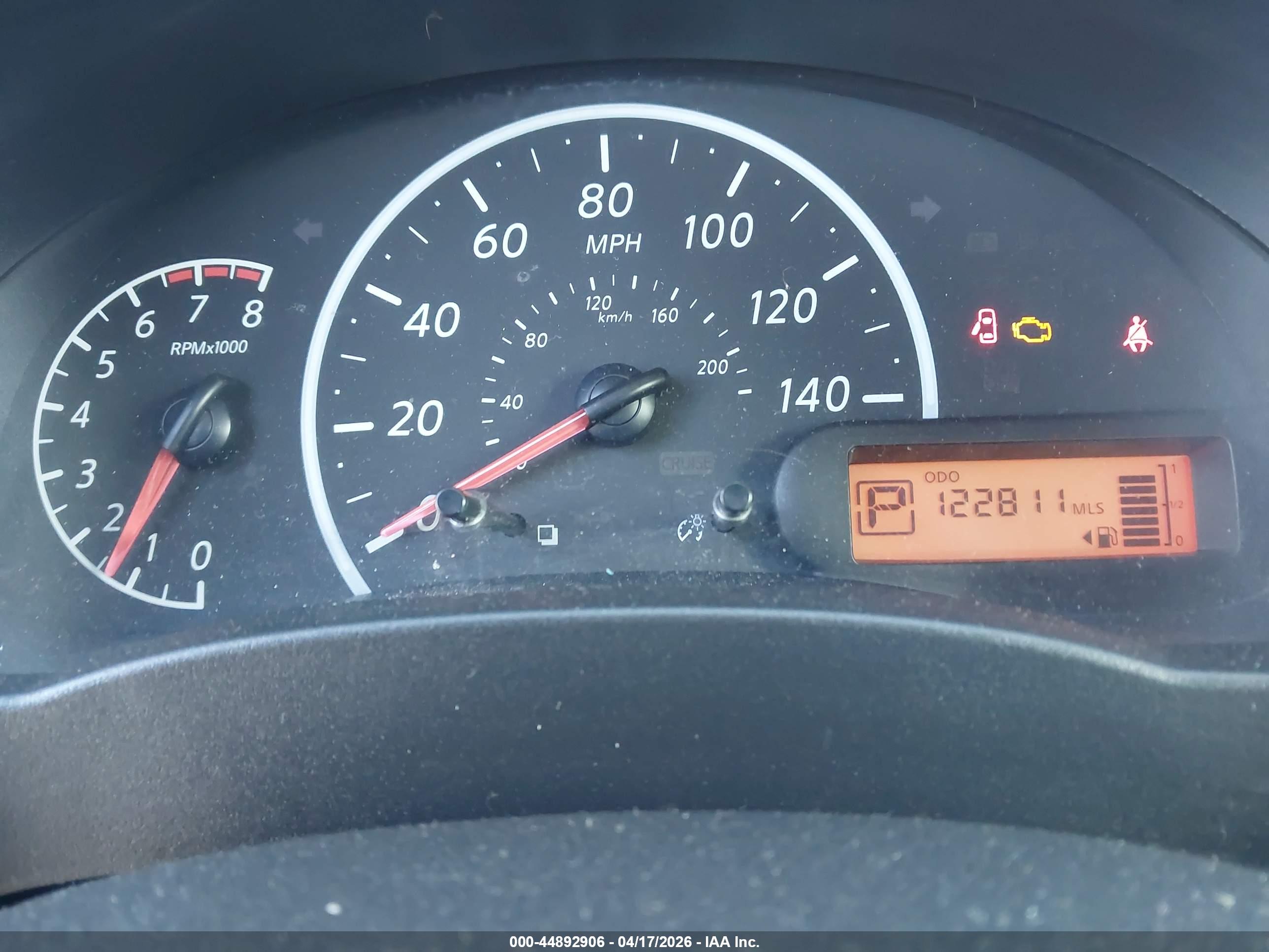 NISSAN VERSA image 7
