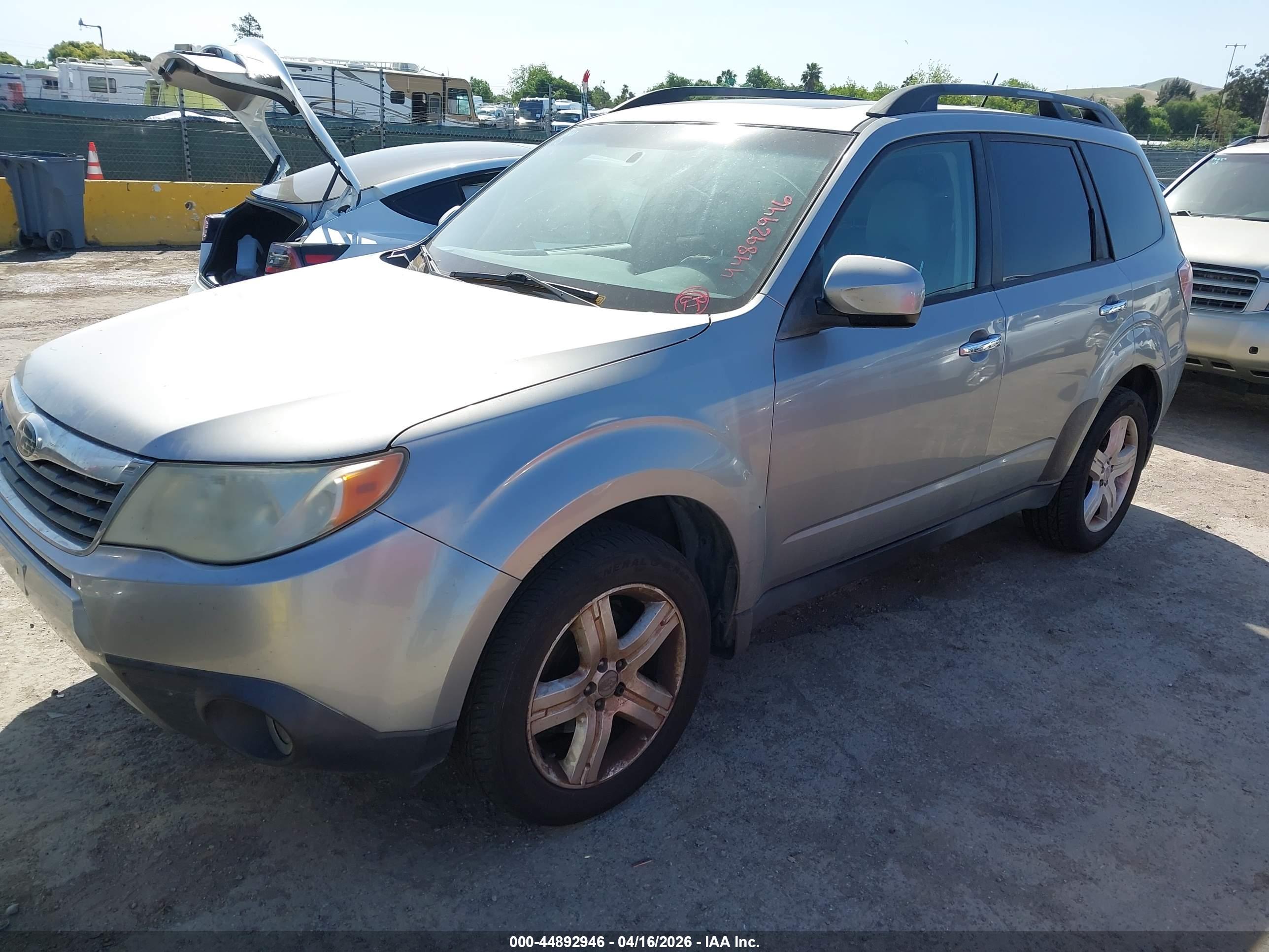 SUBARU FORESTER image 6