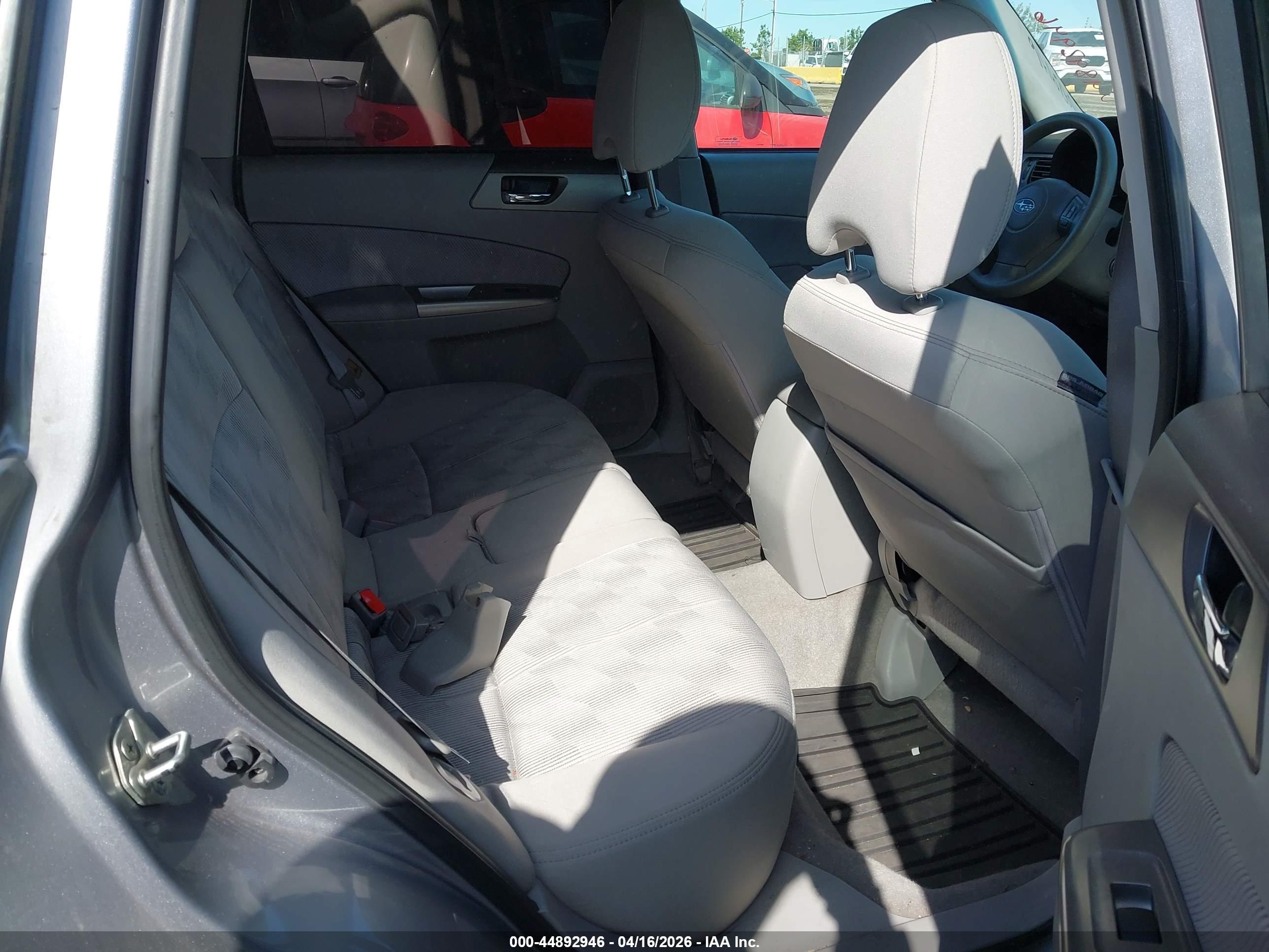 SUBARU FORESTER image 8