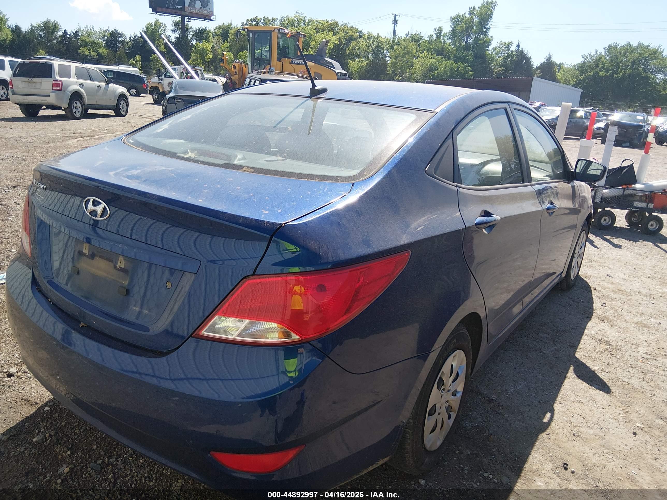 HYUNDAI ACCENT image 4