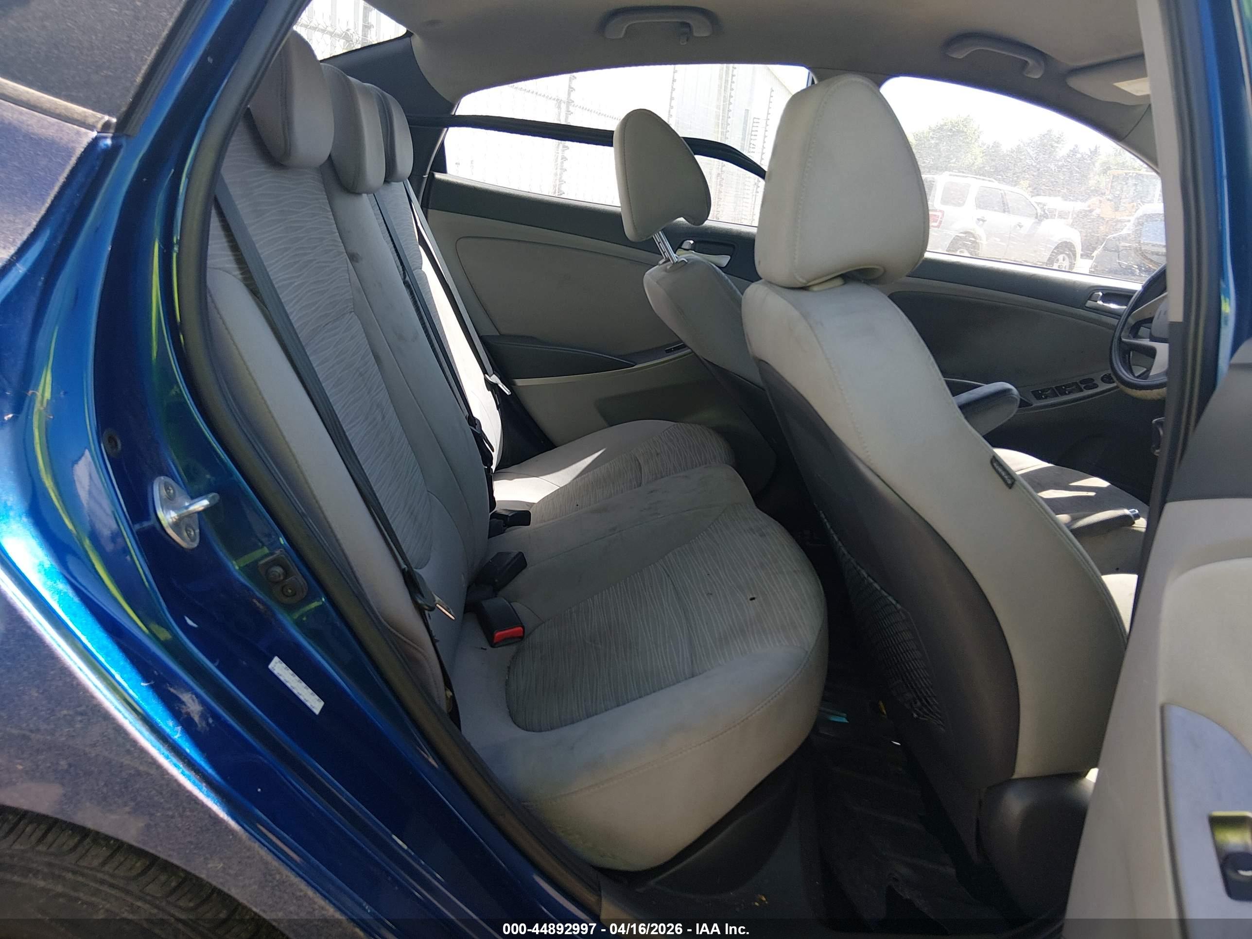 HYUNDAI ACCENT image 8