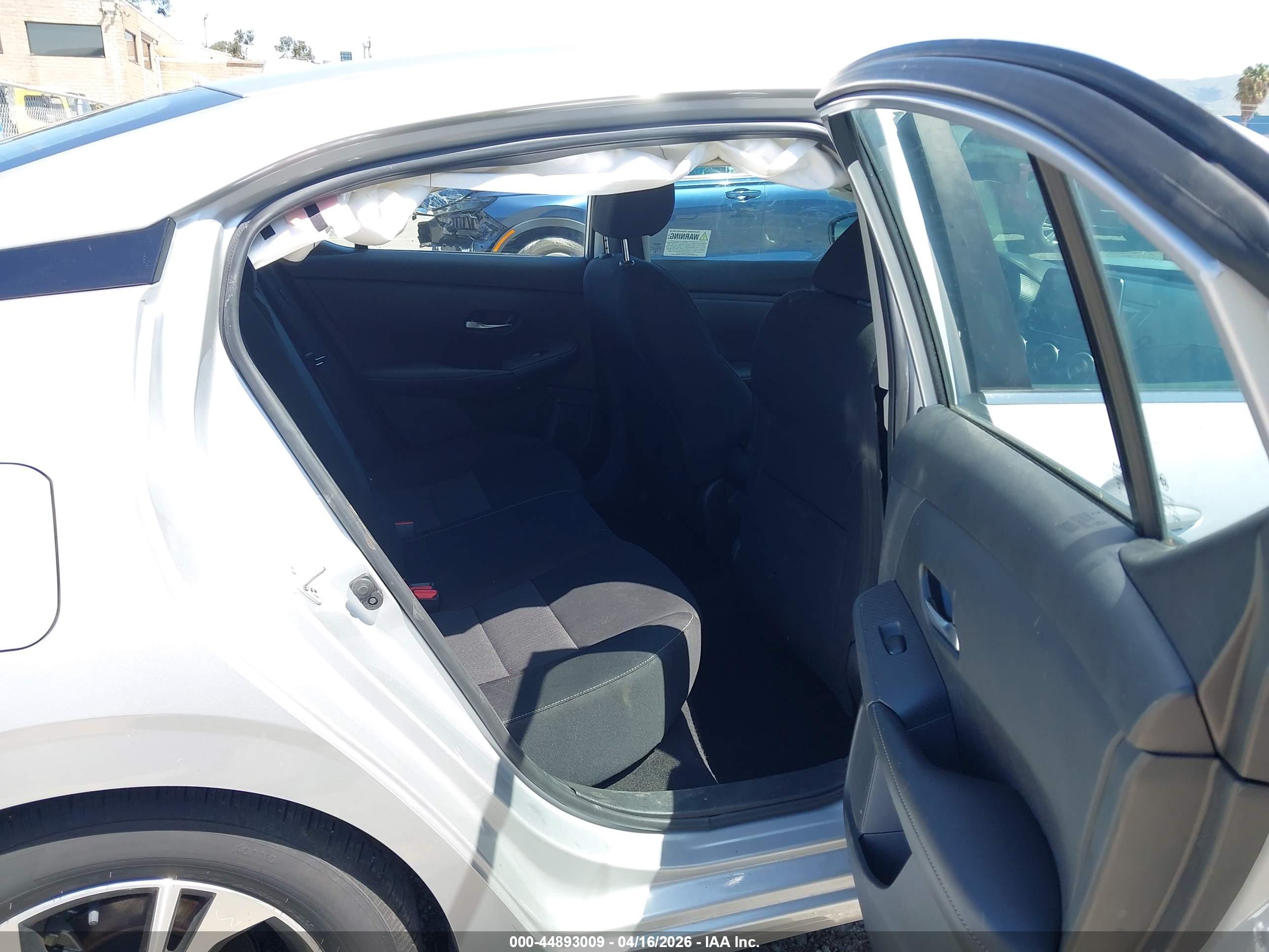 NISSAN SENTRA image 8