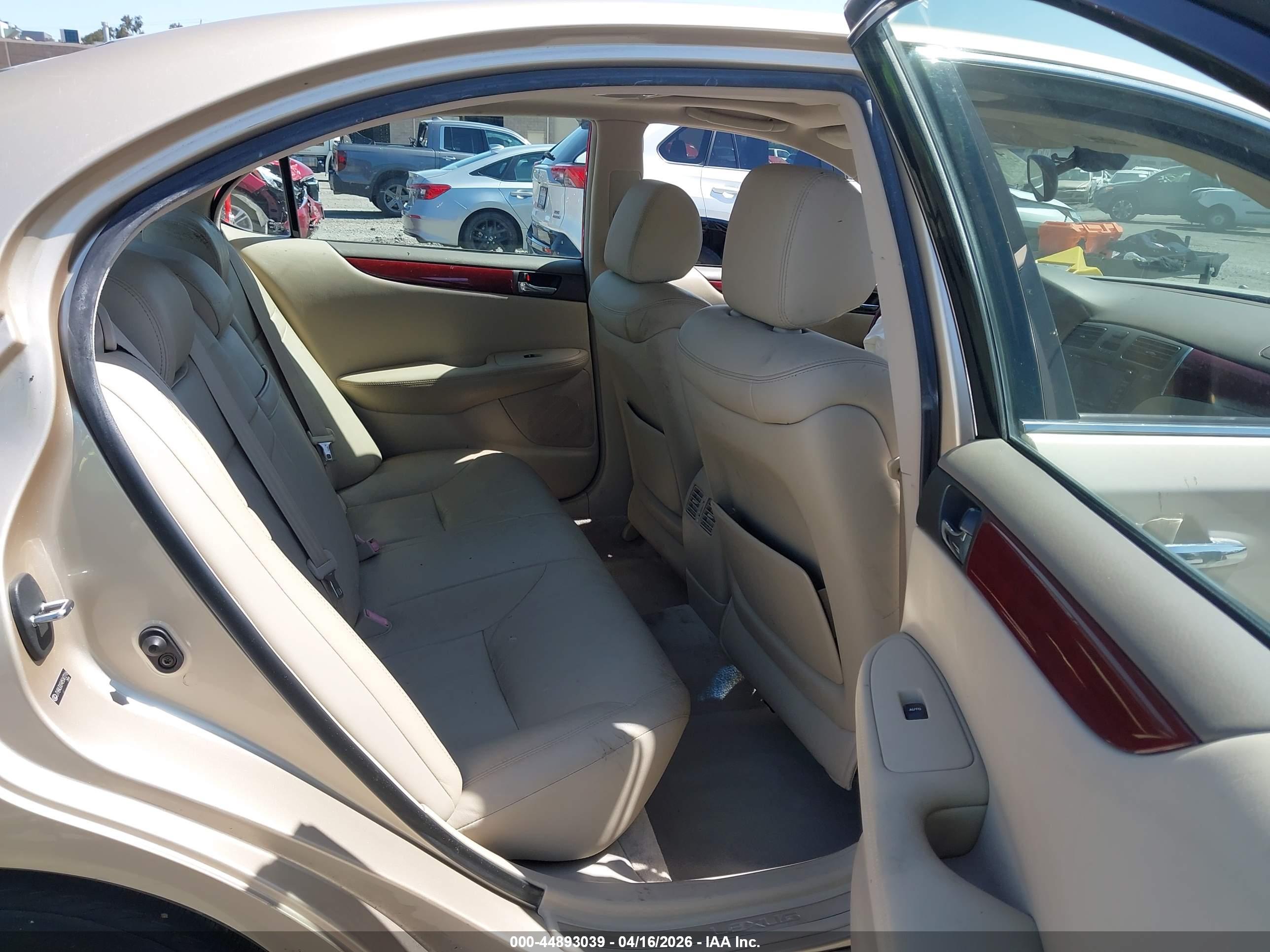 LEXUS ES image 8