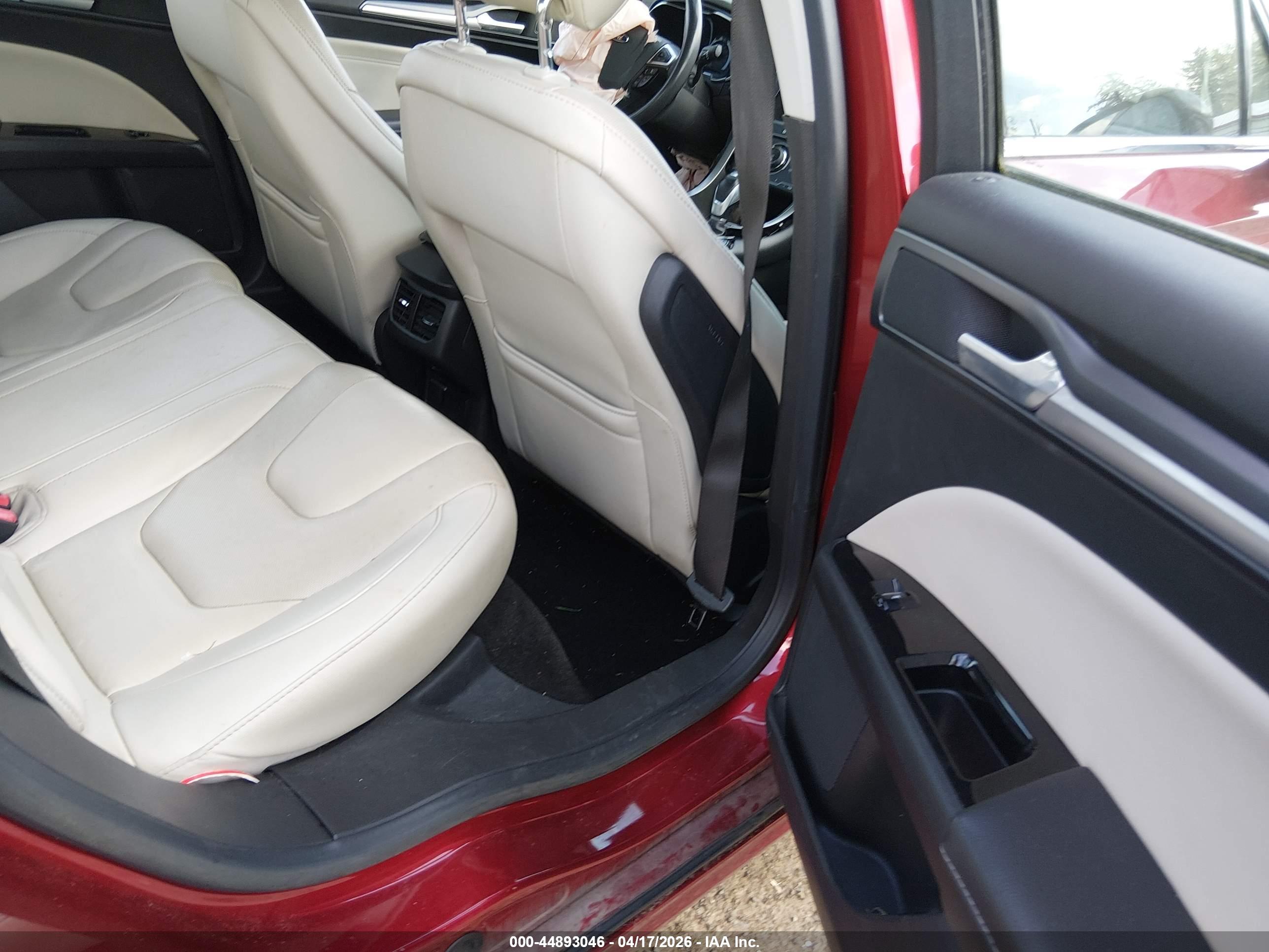 FORD FUSION image 8