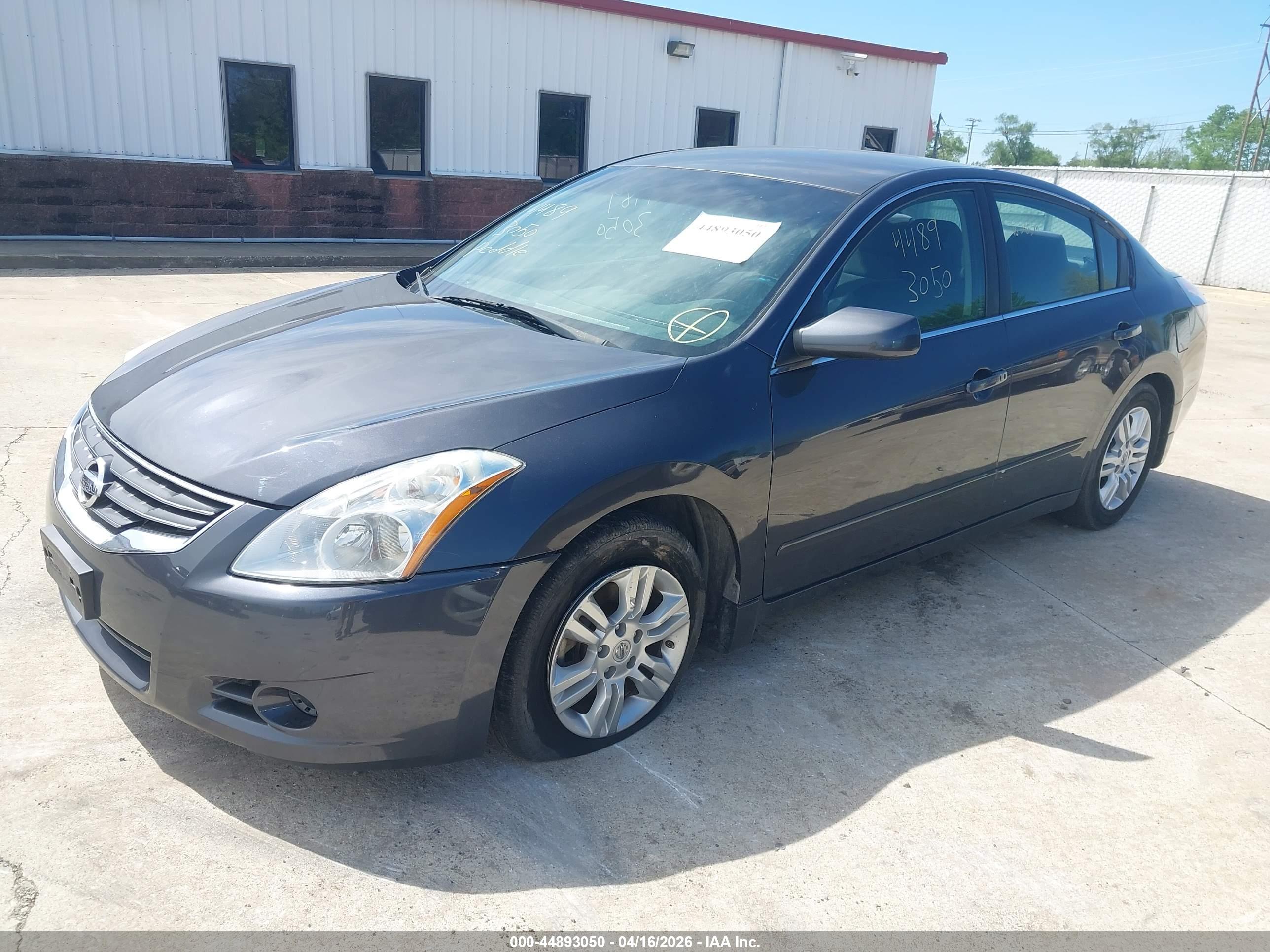 NISSAN ALTIMA image 2