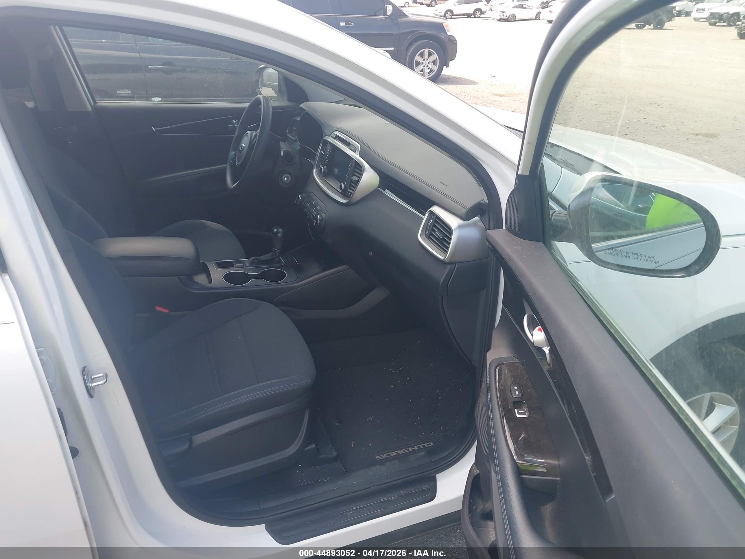 KIA SORENTO image 5