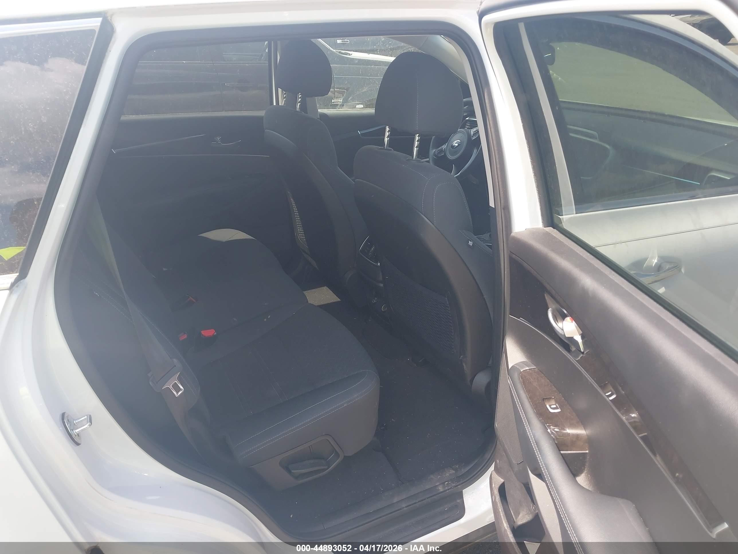 KIA SORENTO image 8
