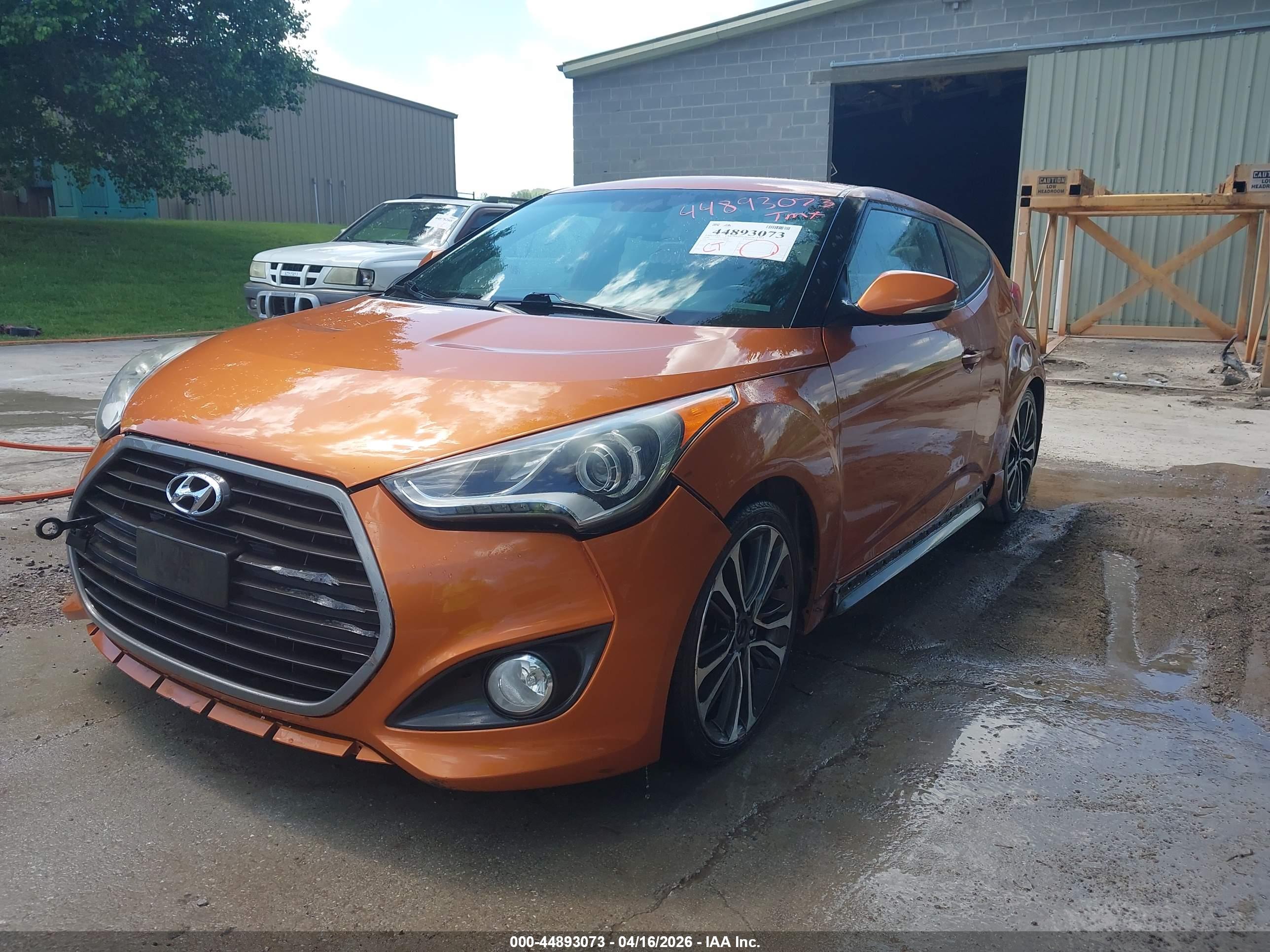 HYUNDAI VELOSTER image 2