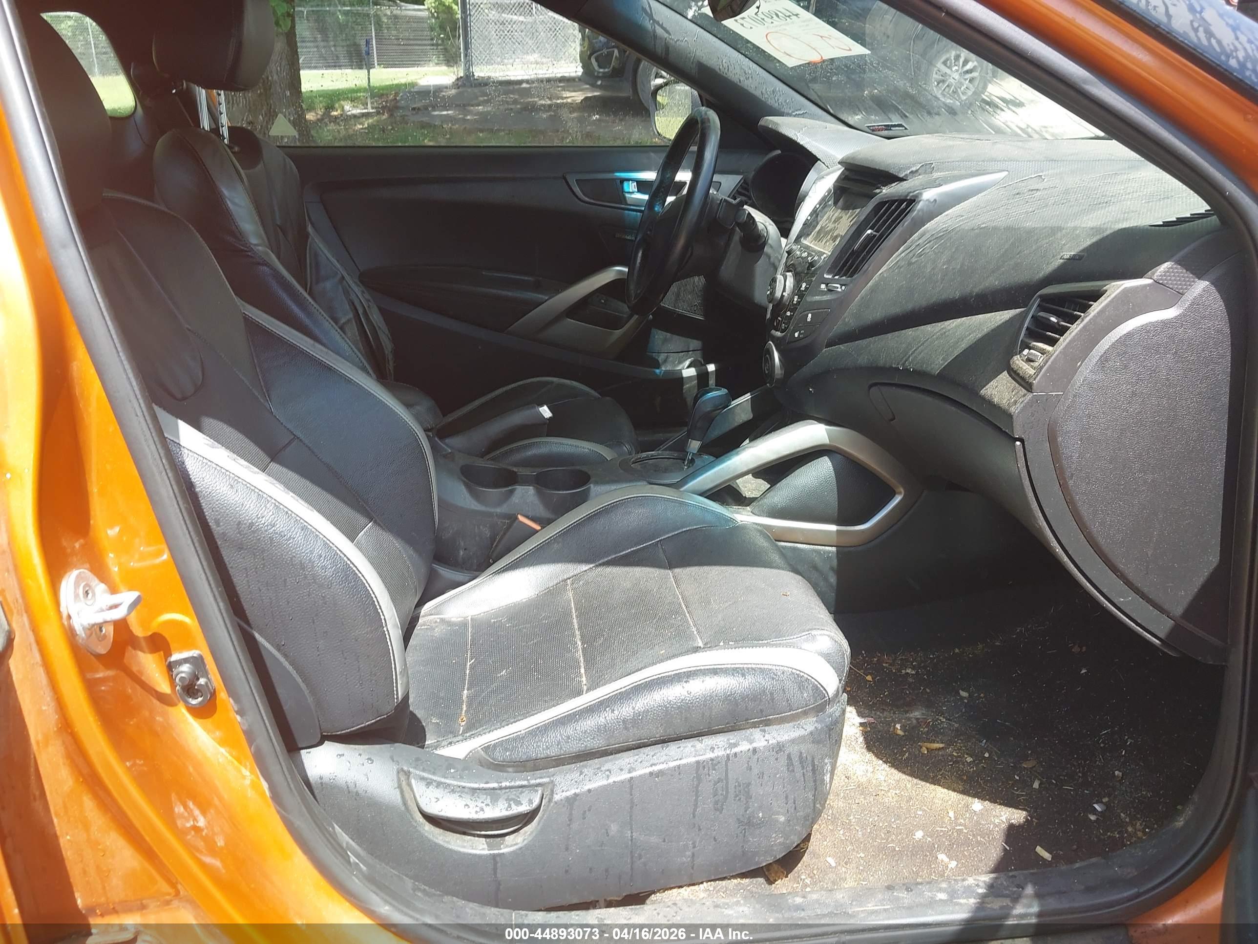 HYUNDAI VELOSTER image 5