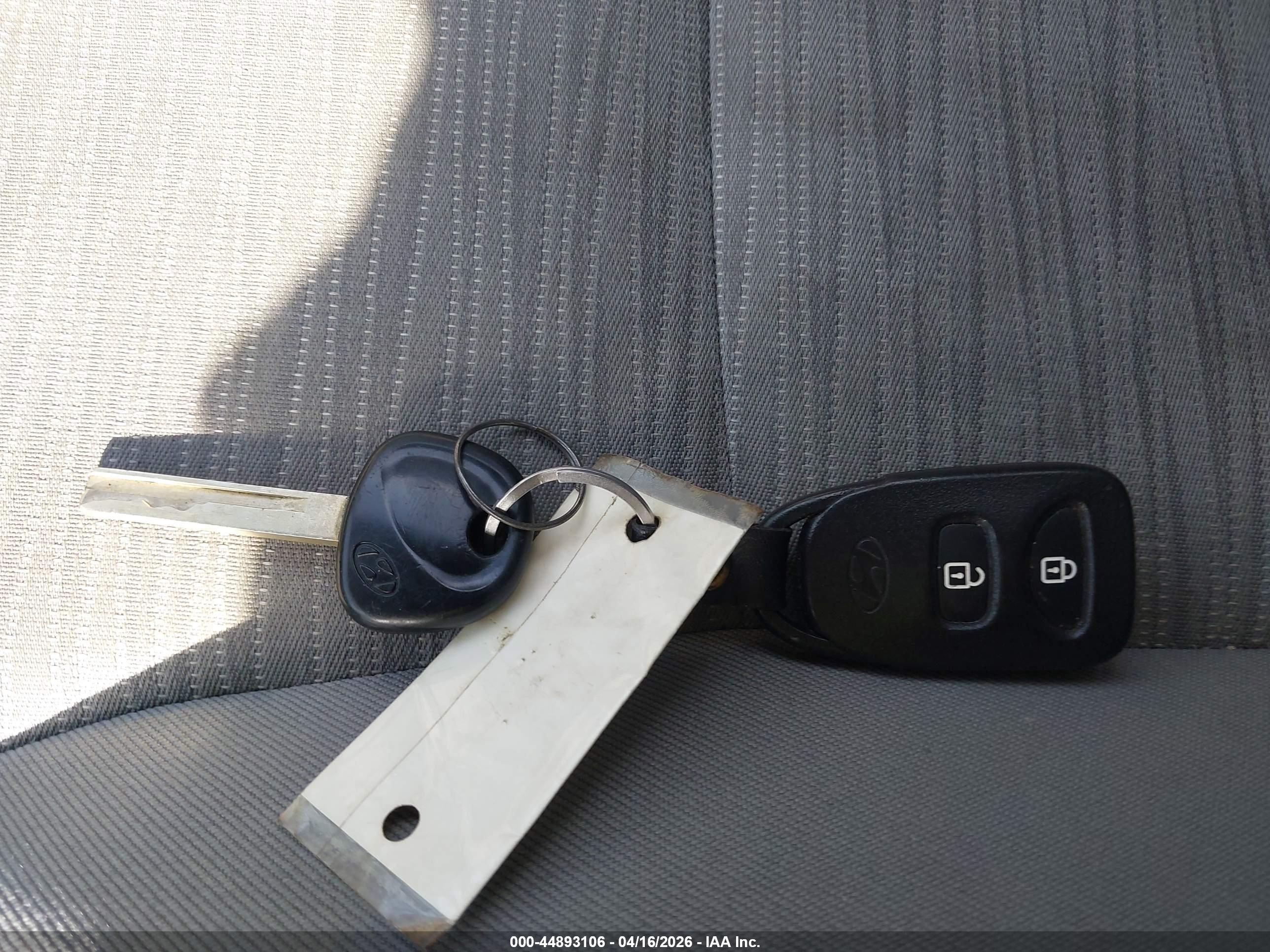 HYUNDAI ACCENT image 11