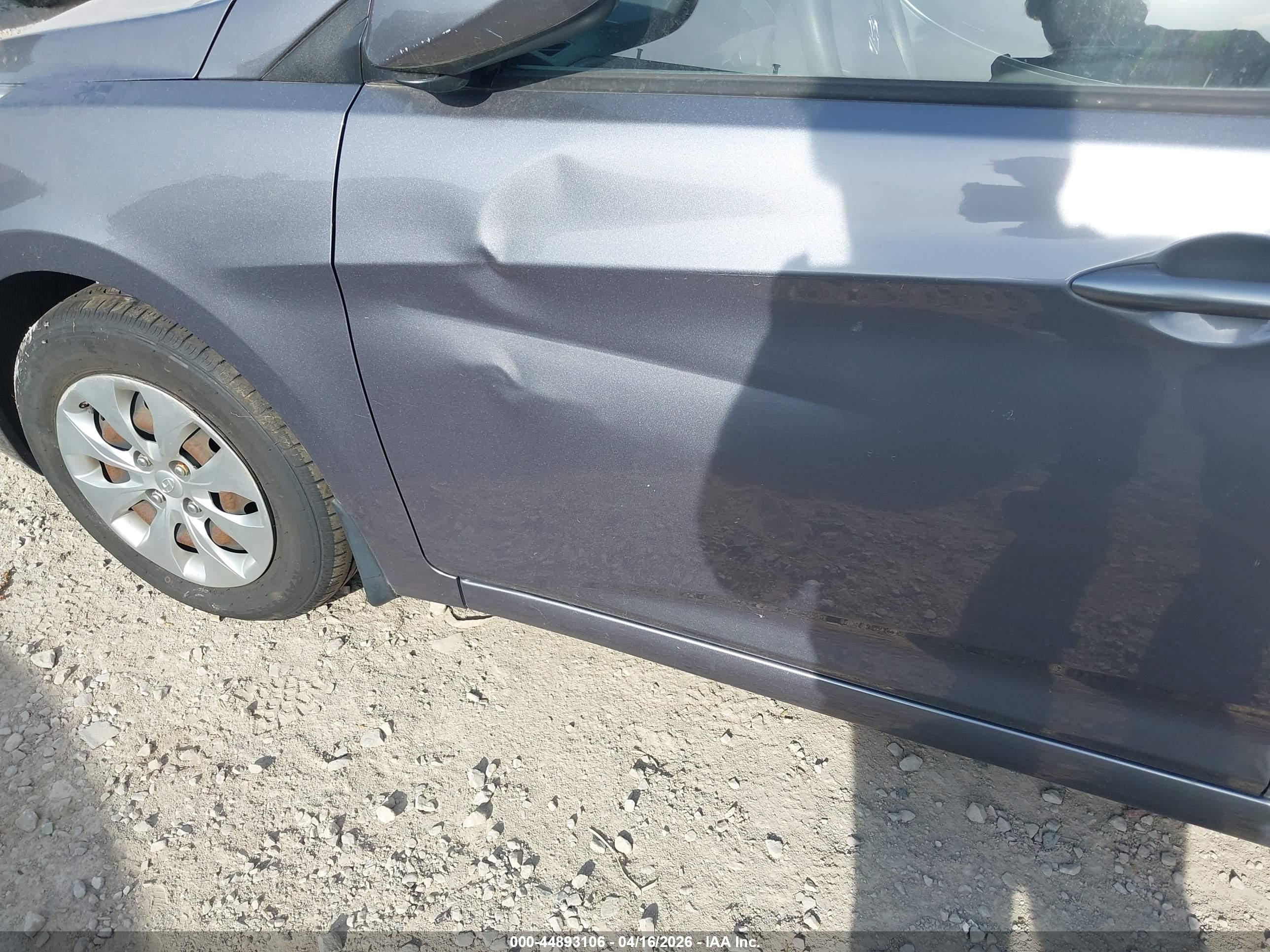 HYUNDAI ACCENT image 6