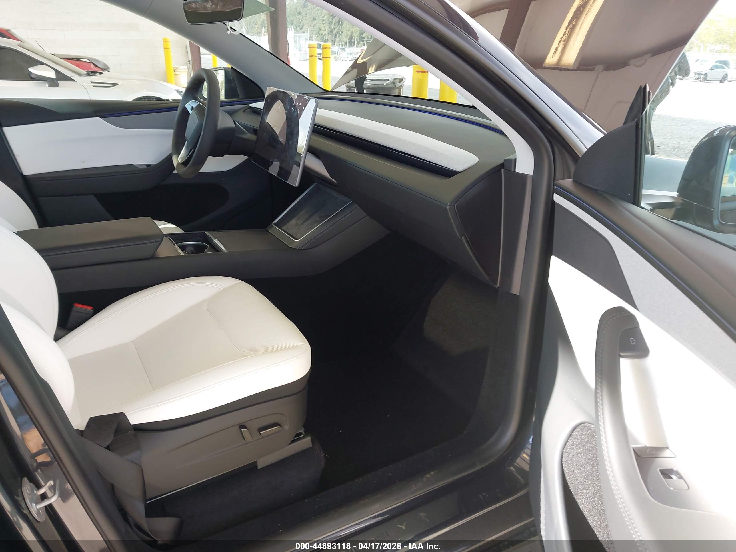 TESLA MODEL image 5